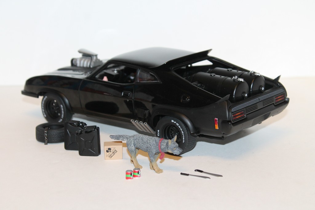 FORD INTERCEPTOR MAD MAX 2 : THE ROAD WARRIOR GREENLIGHT 1/18°