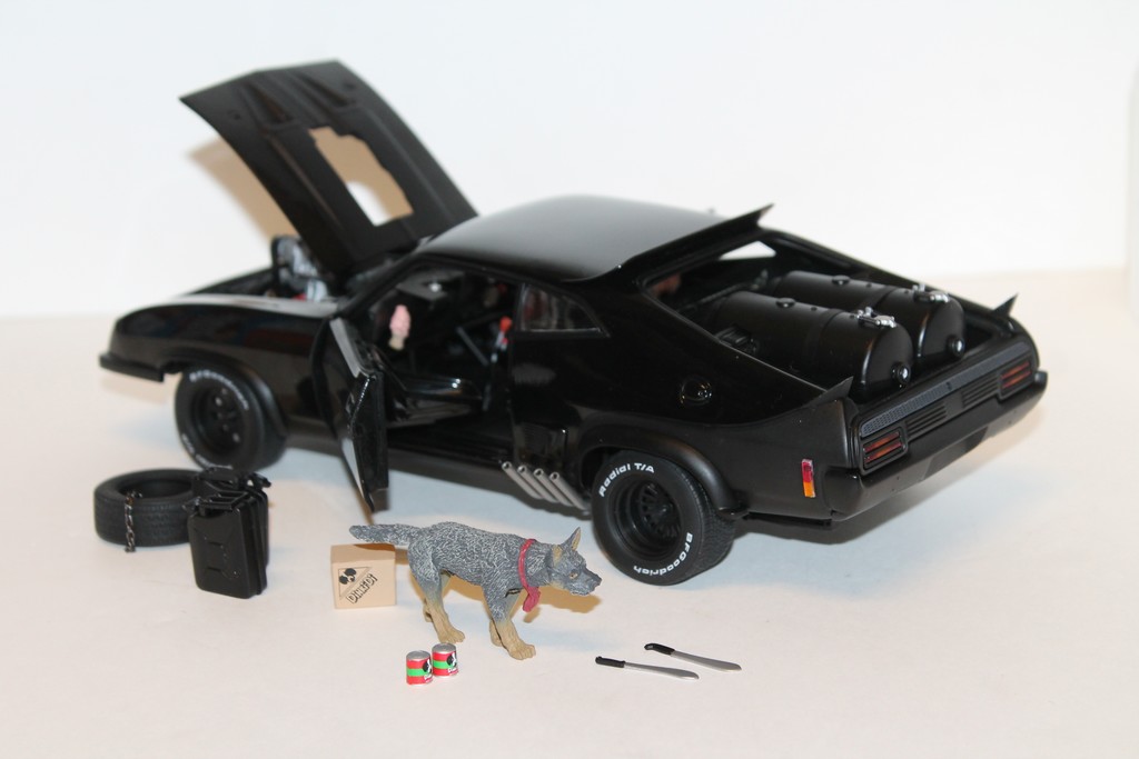 FORD INTERCEPTOR MAD MAX 2 : THE ROAD WARRIOR GREENLIGHT 1/18°