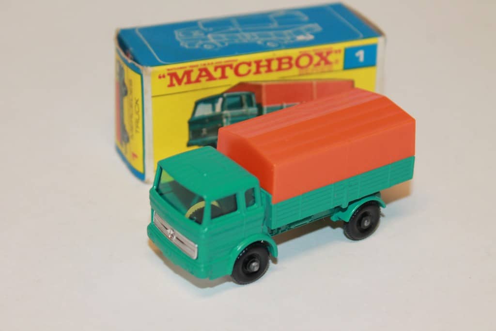MERCEDES TRUCK BACHE MATCHBOX 1/64°