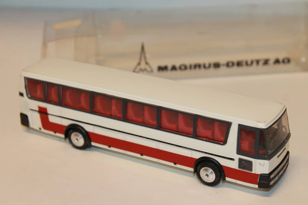 BROCHURE BUS / car fiche technique Magirus - Deutz M 2000 de 09 /1979