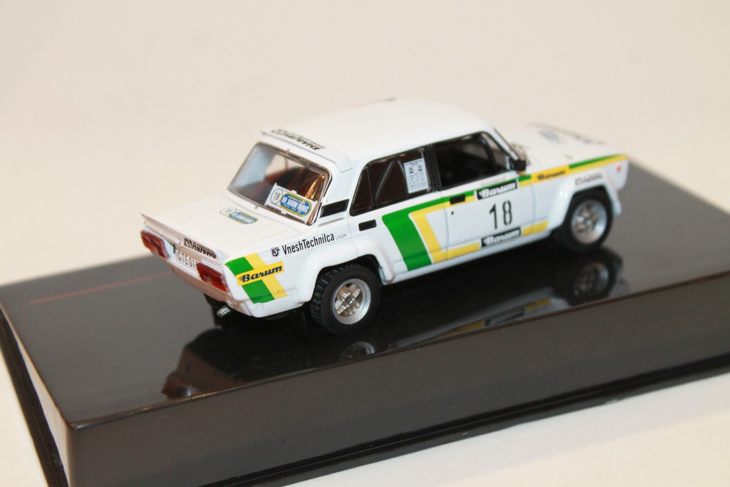 LADA 2105 VFTS #18 V.BLAHNA-P.SCHOVANEK BARUM TRIBEC RALLYE 1986 IXO 1/43°