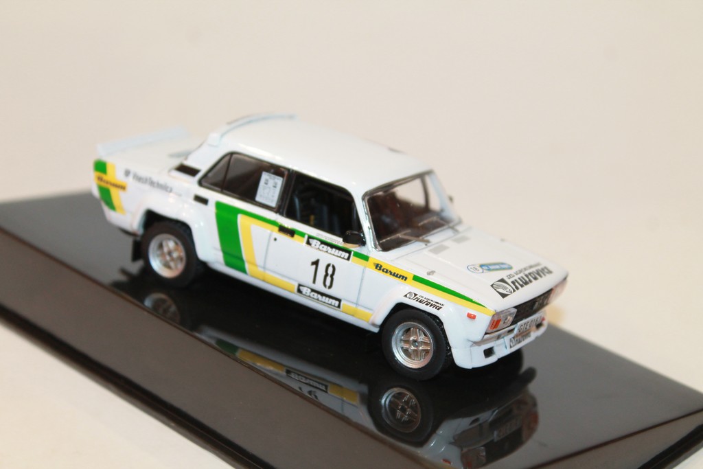 LADA 2105 VFTS #18 V.BLAHNA-P.SCHOVANEK BARUM TRIBEC RALLYE 1986 IXO 1/43°