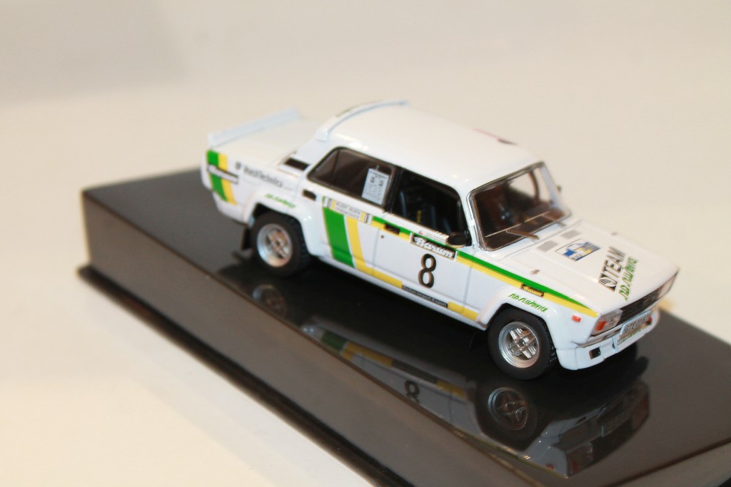 LADA 2105 VFTS #8 V.BLAHNA-P.SCHOVANEK VALASSKAA ZIMA RALLYE 1986 IXO 1/43°