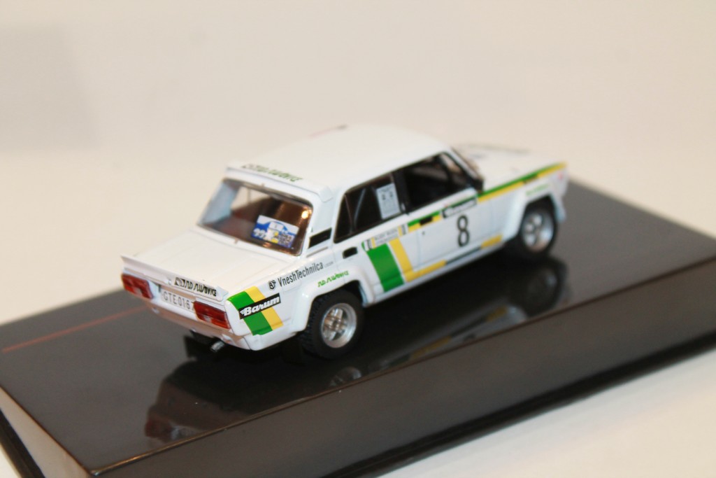 LADA 2105 VFTS #8 V.BLAHNA-P.SCHOVANEK VALASSKAA ZIMA RALLYE 1986 IXO 1/43°