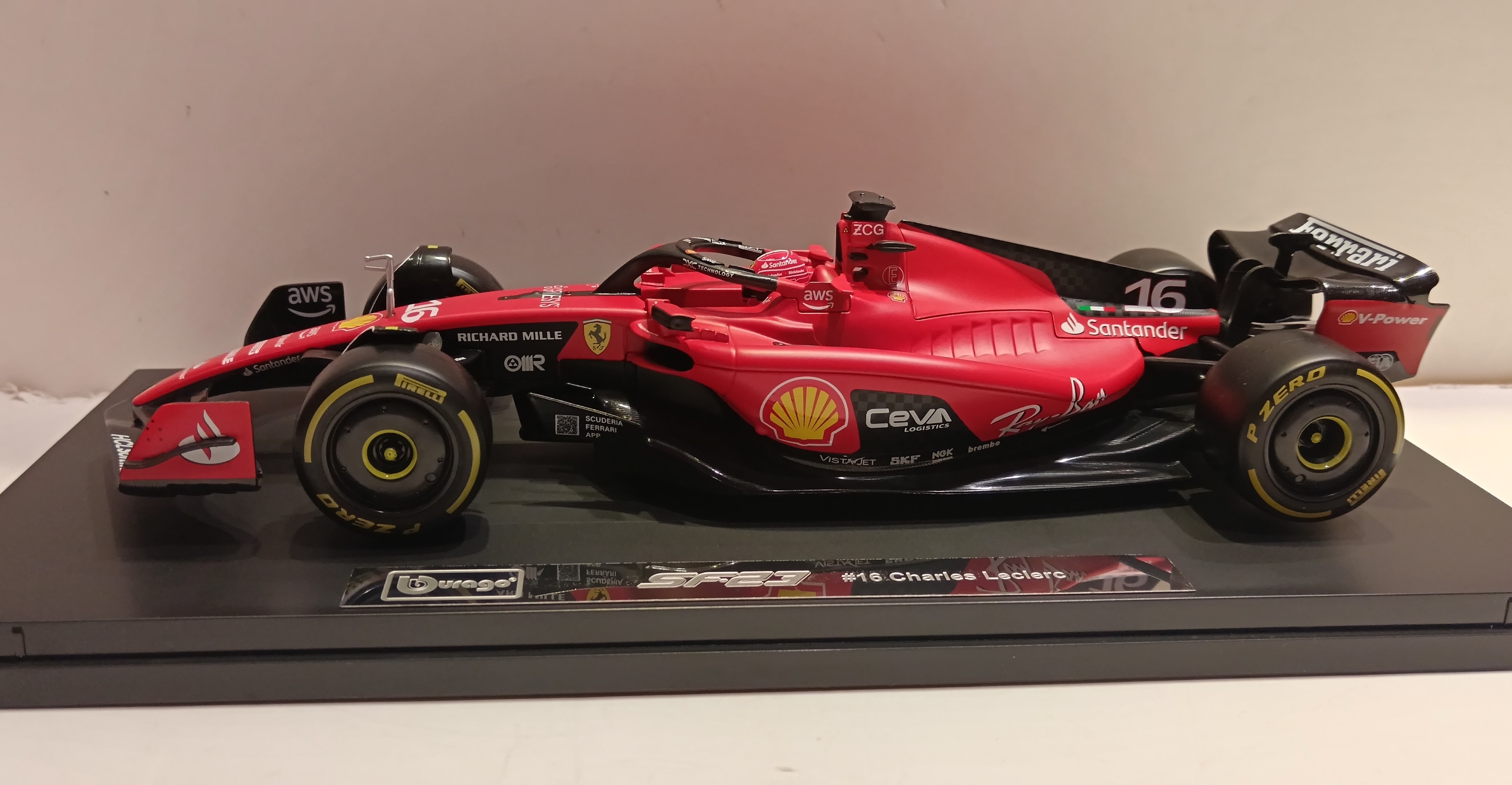 FERRARI SF-23 LECLERC AVEC VITRINE BURAGO 1/18°