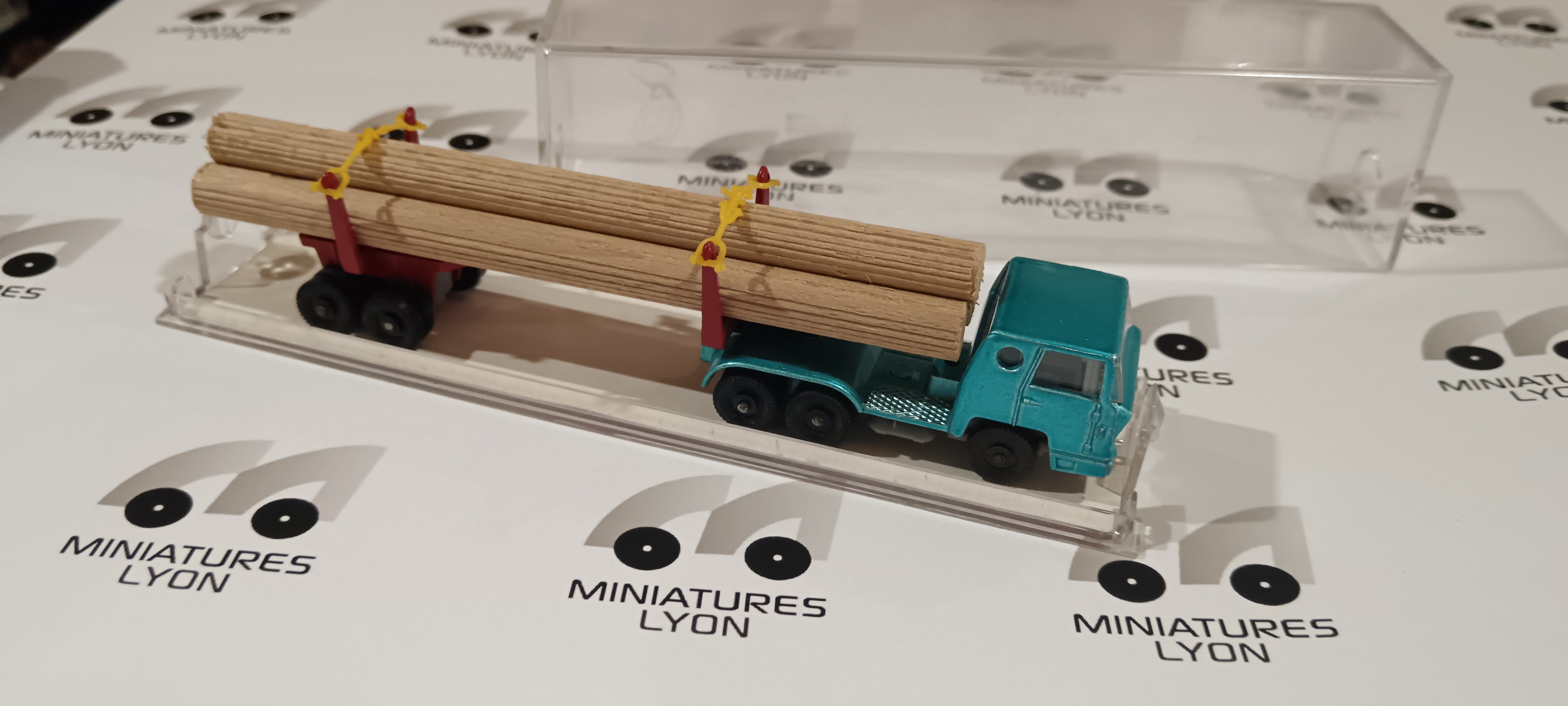 BERNARD FARDIER VERT METALLISE MAJORETTE 1/87