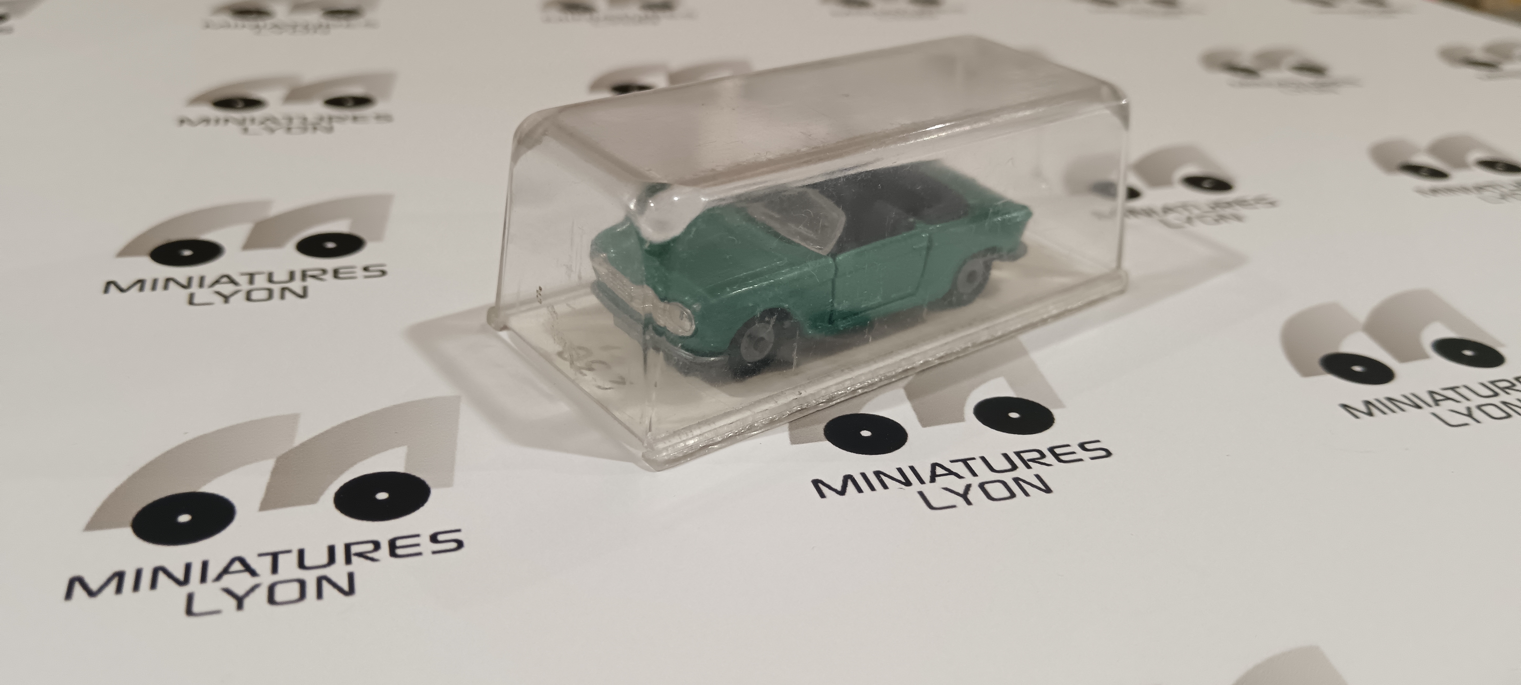 PEUGEOT 204 CABRIOLET VERTE MAJORETTE 1/64