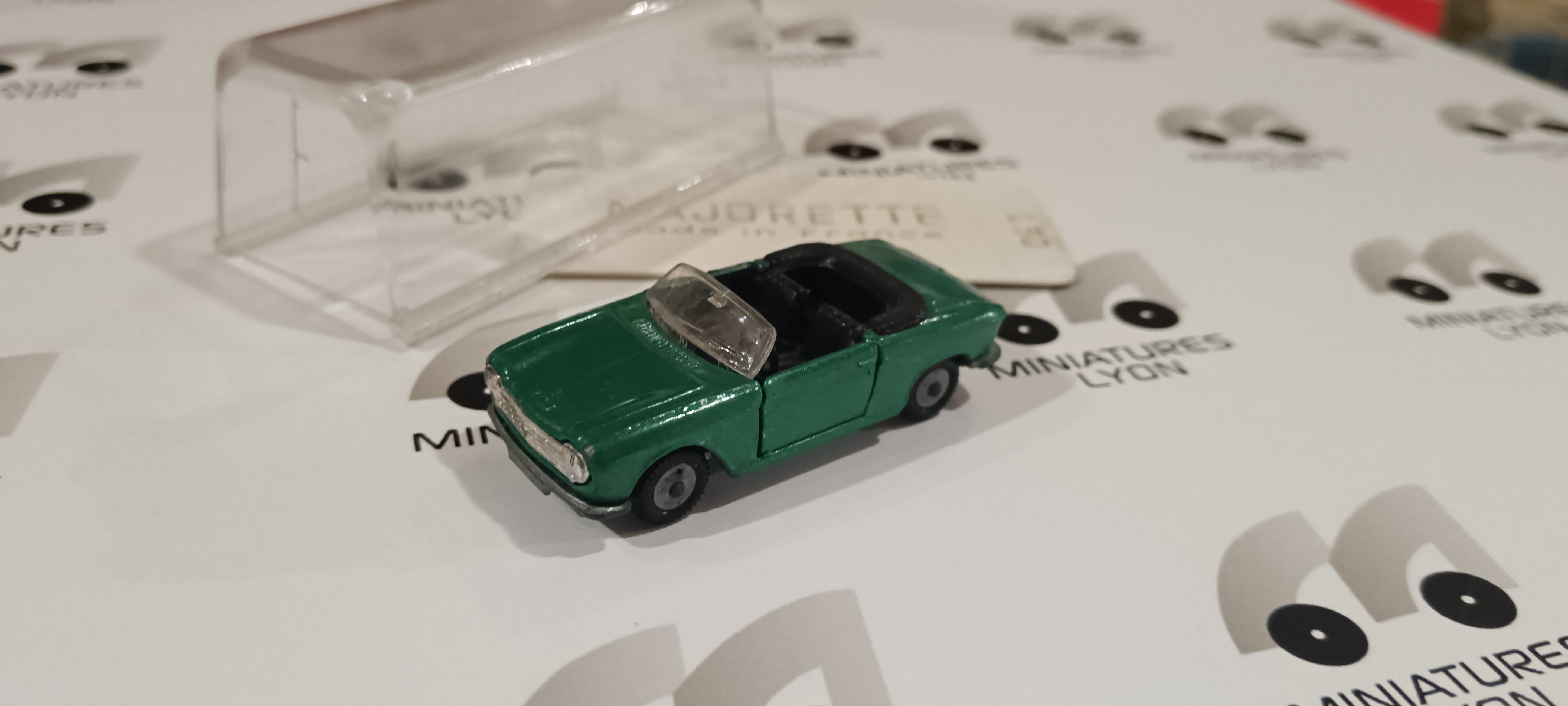 PEUGEOT 204 CABRIOLET VERTE MAJORETTE 1/64