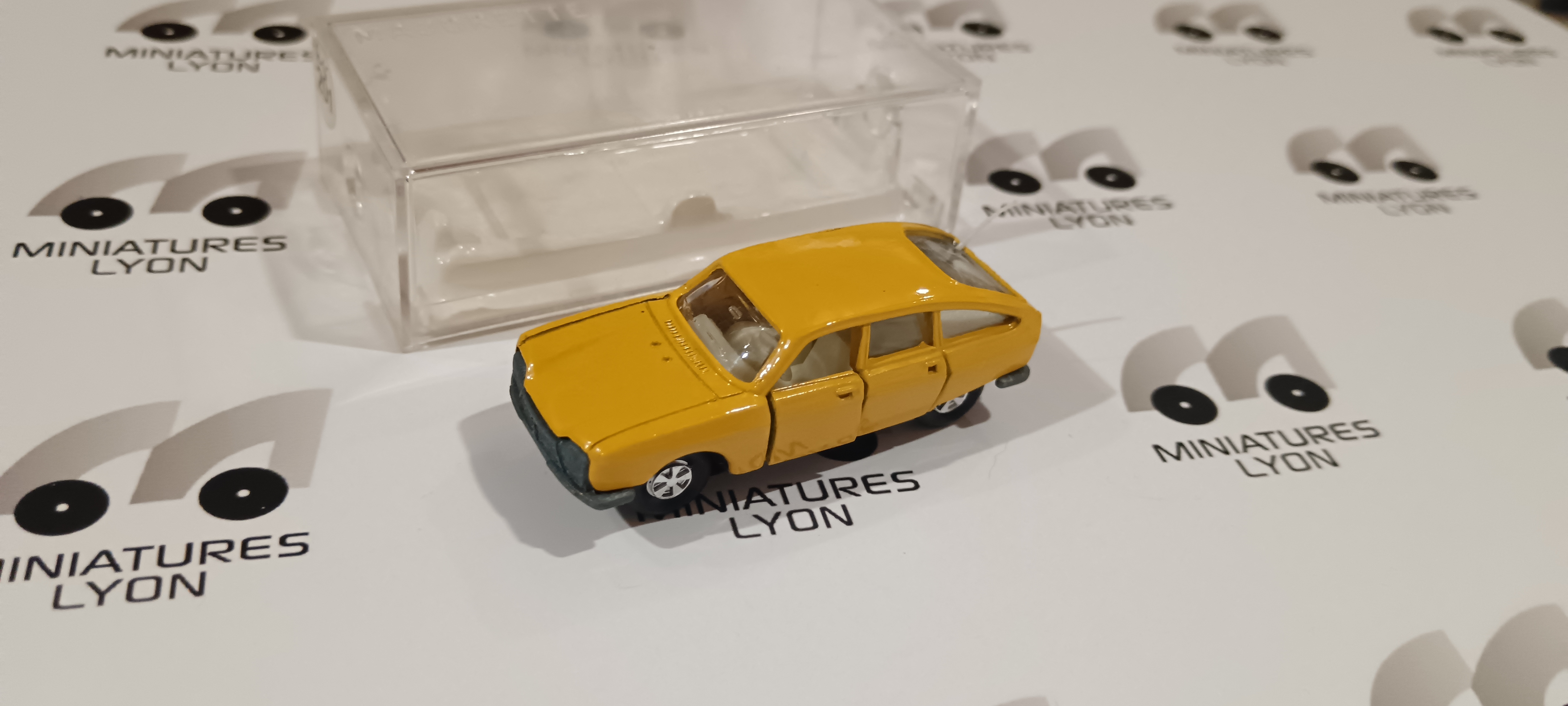 CITROEN GS JAUNE AVEC ANTENNE MAJORETTE 1/64