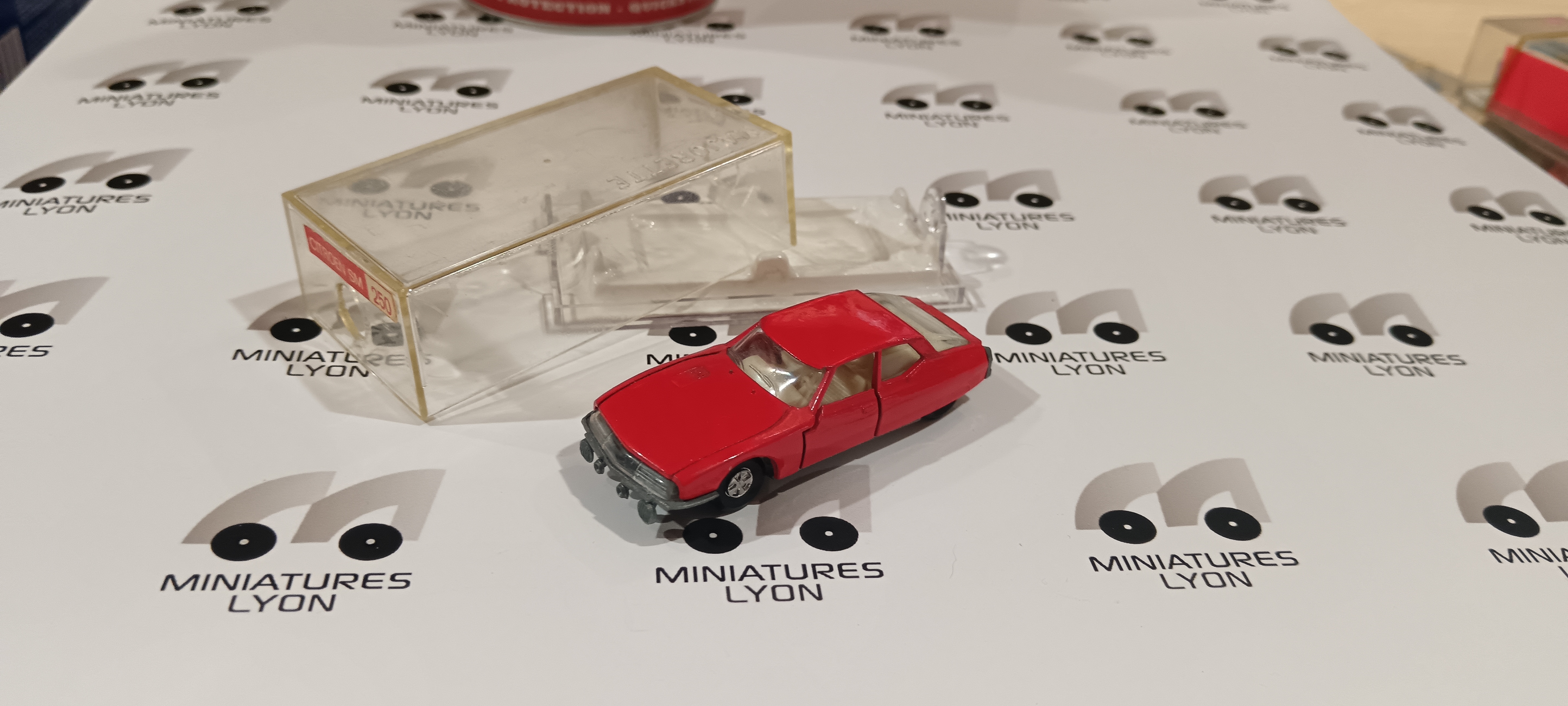 CITROEN SM ROUGE MAJORETTE 1/64