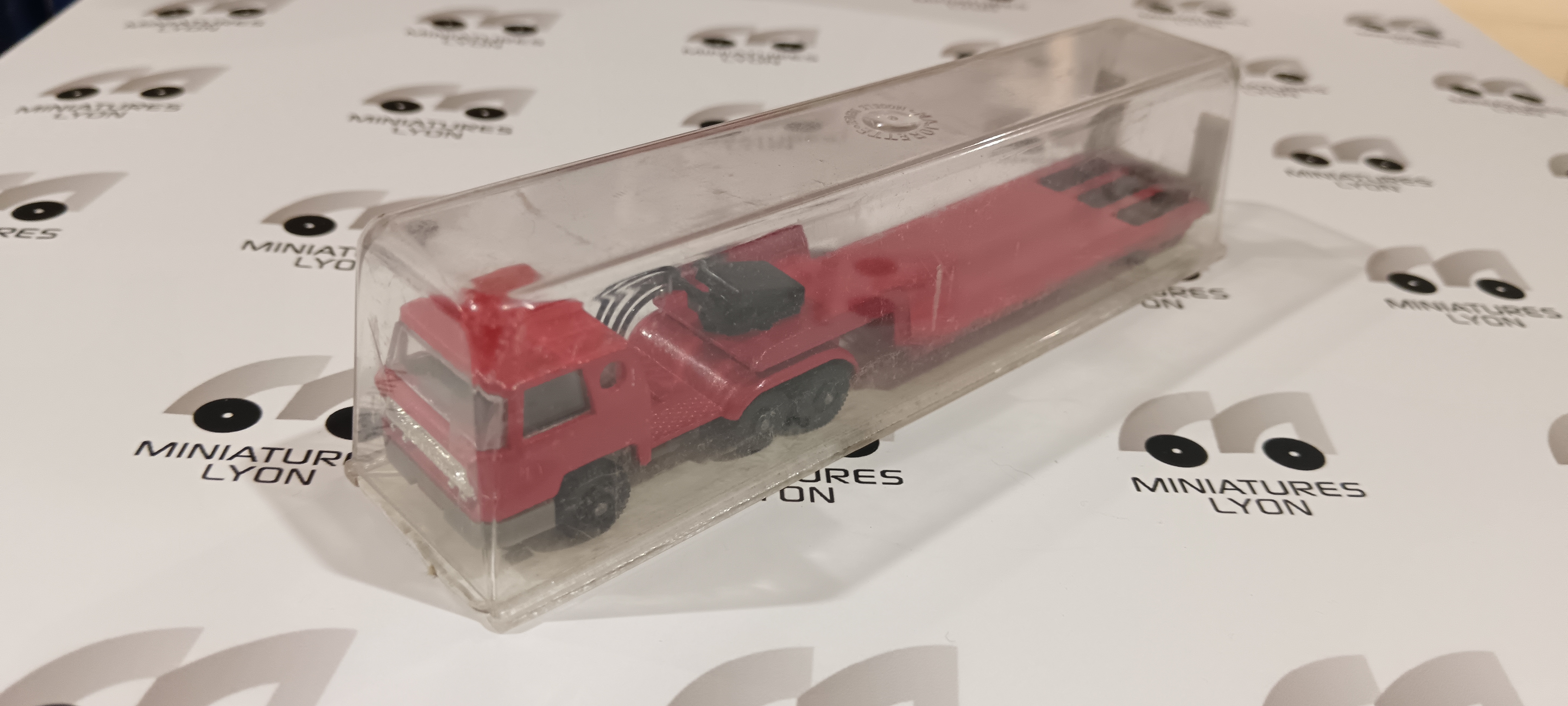 BERNARD CONVOI EXCEPTIONNEL ROUGE MAJORETTE 1/87