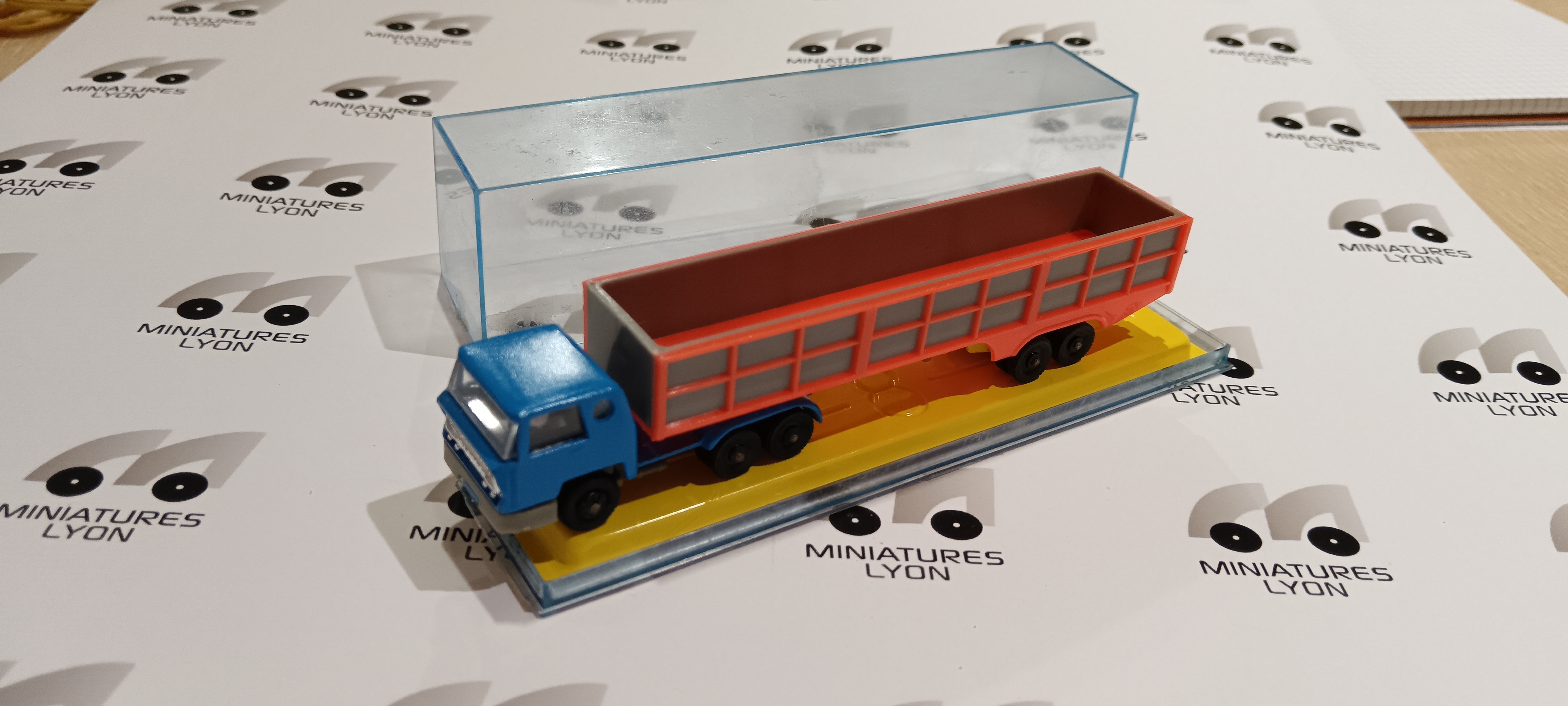 BERNARD REMORQUE MARAICHER MAJORETTE 1/87