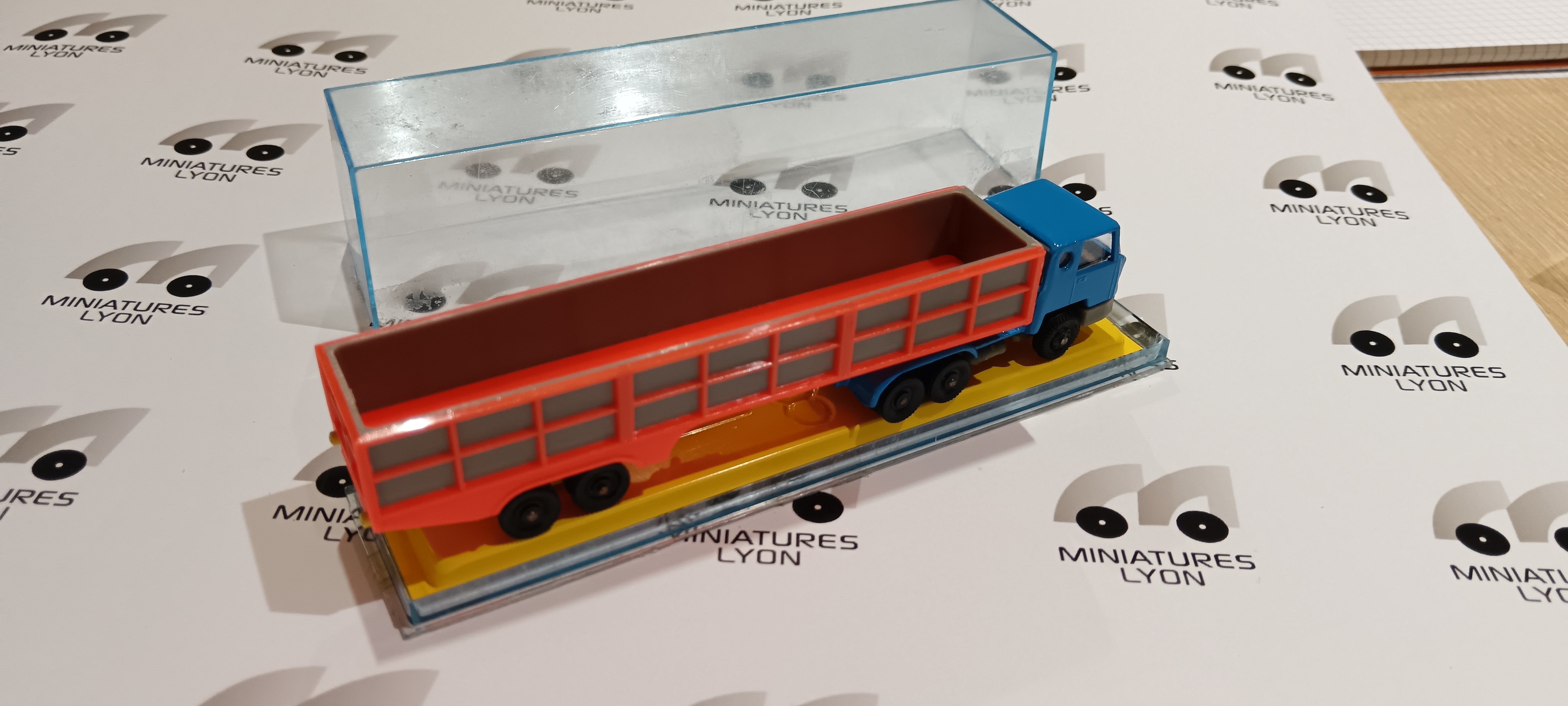 BERNARD REMORQUE MARAICHER MAJORETTE 1/87