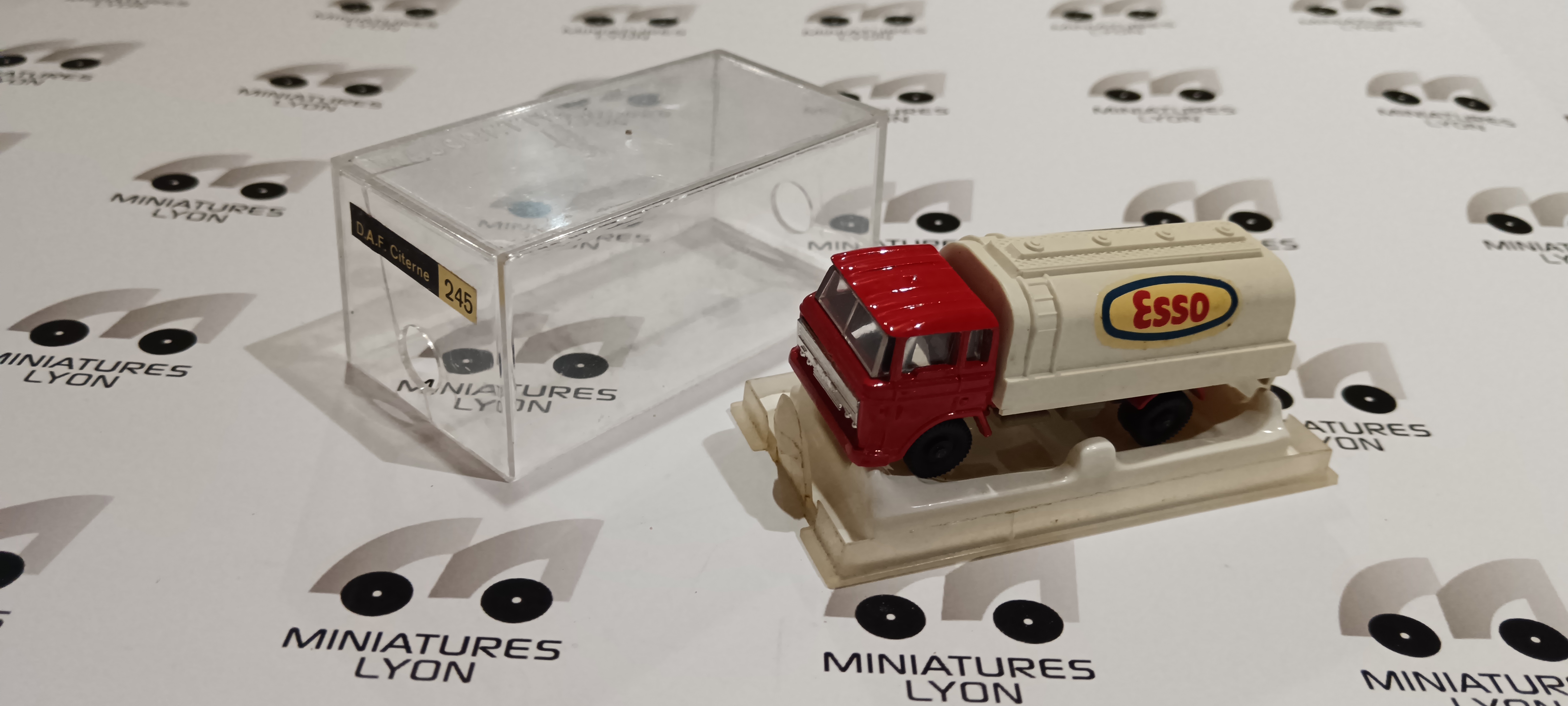 DAF CITERNE ESSO MAJORETTE 1/87