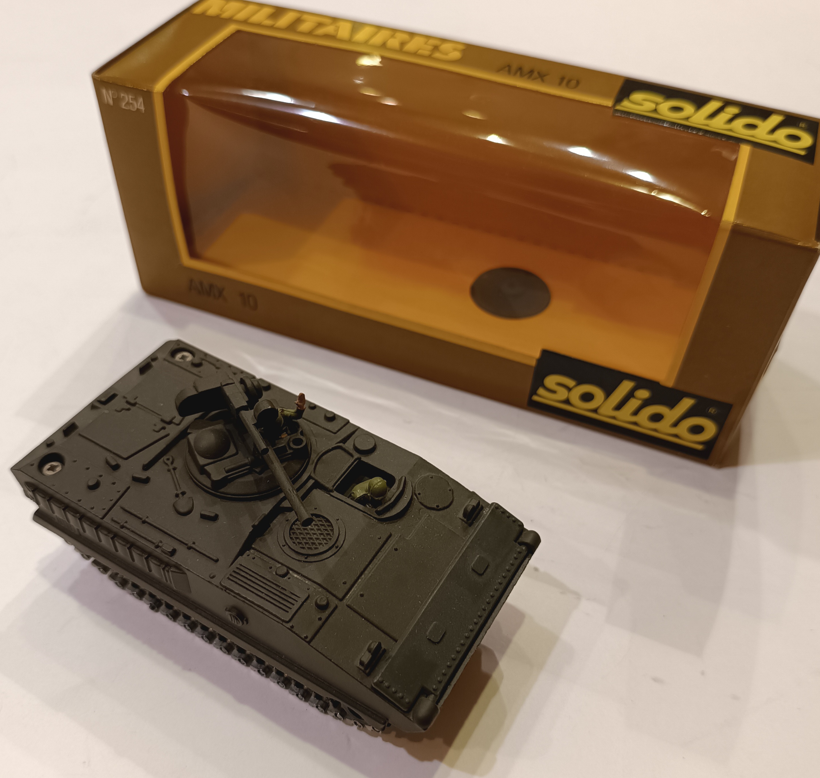 Char AMX 10 Solido 1/50