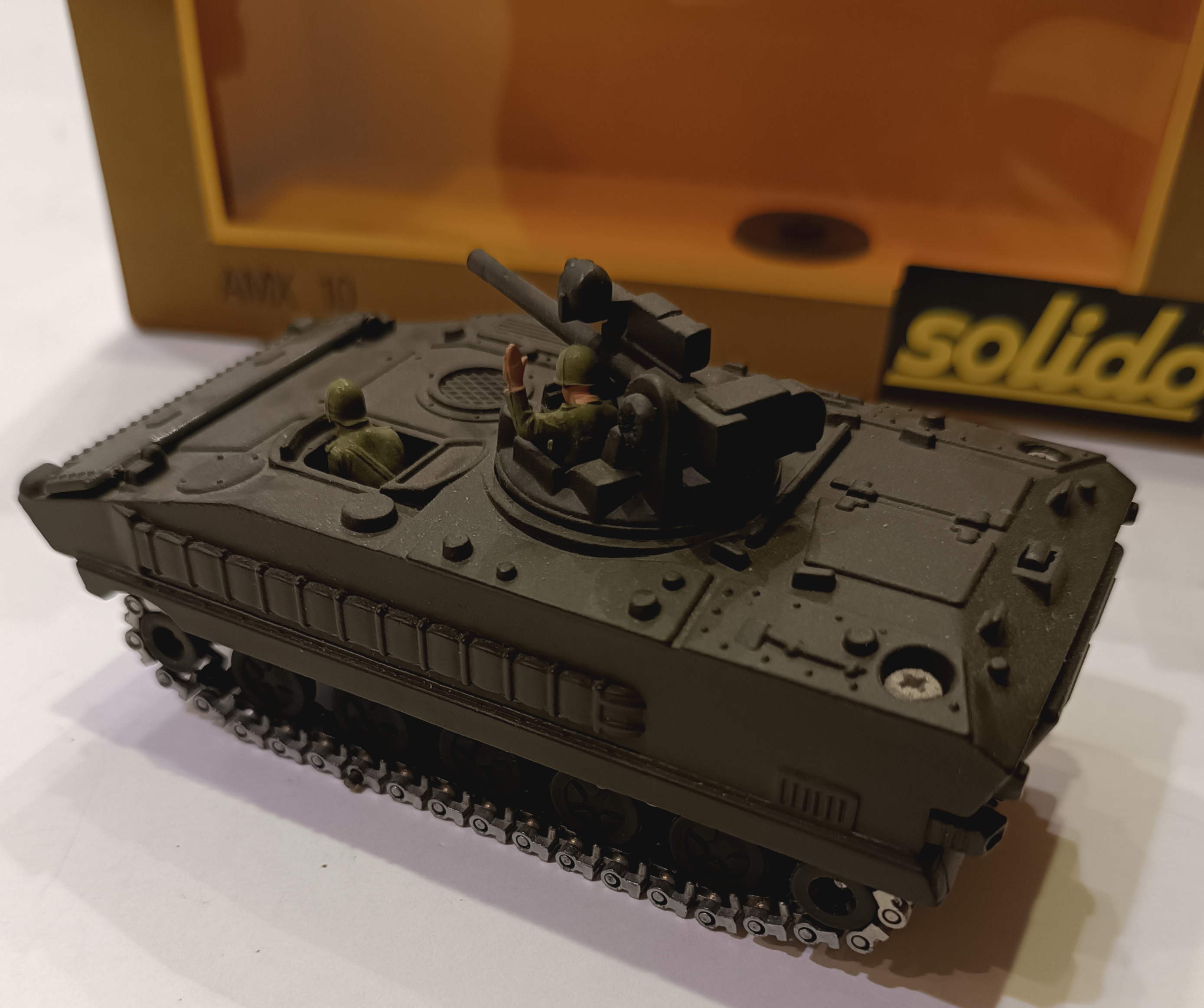 Char AMX 10 Solido 1/50