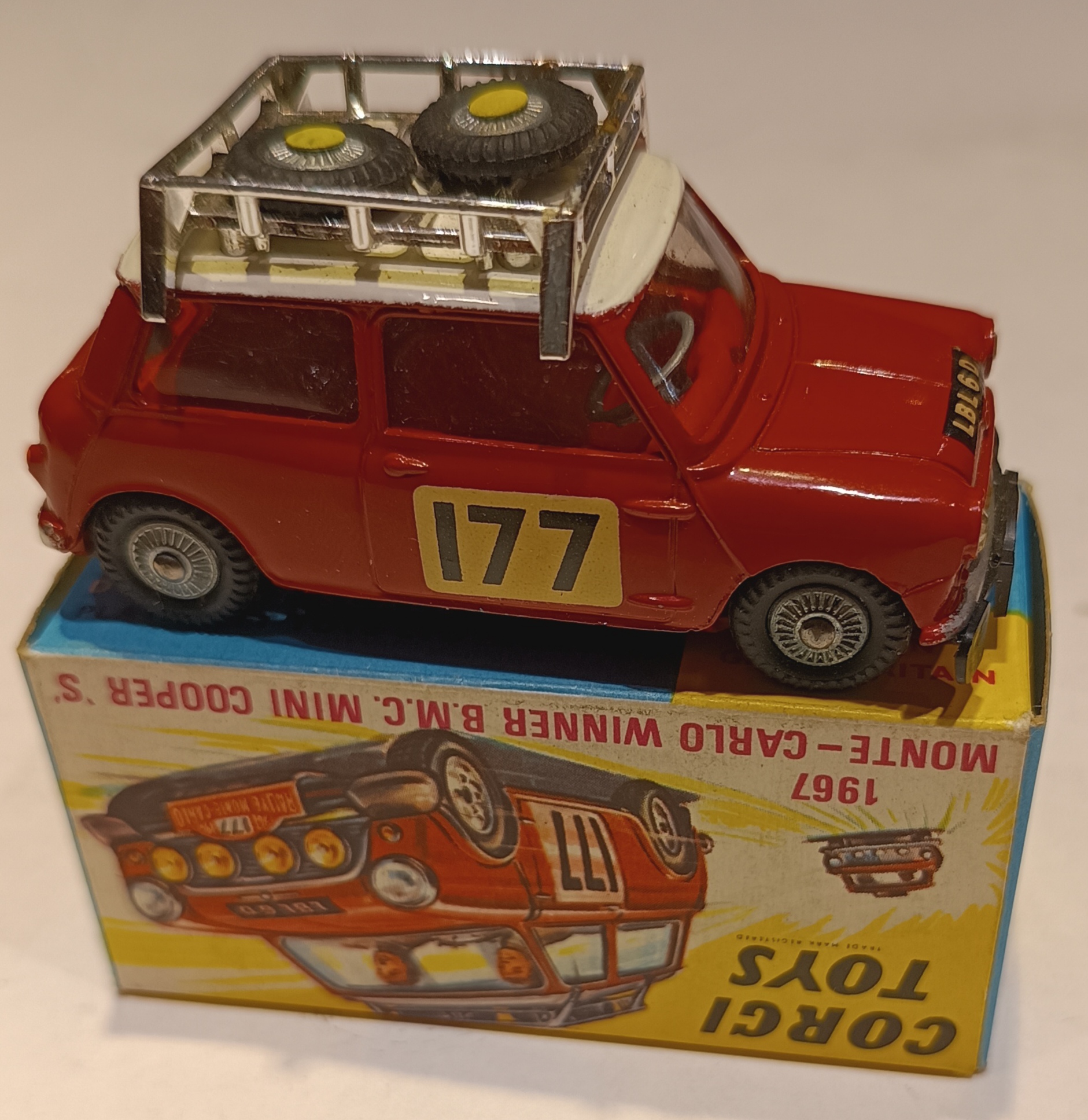 MINI-COOPER CORGI TOYS 1/43