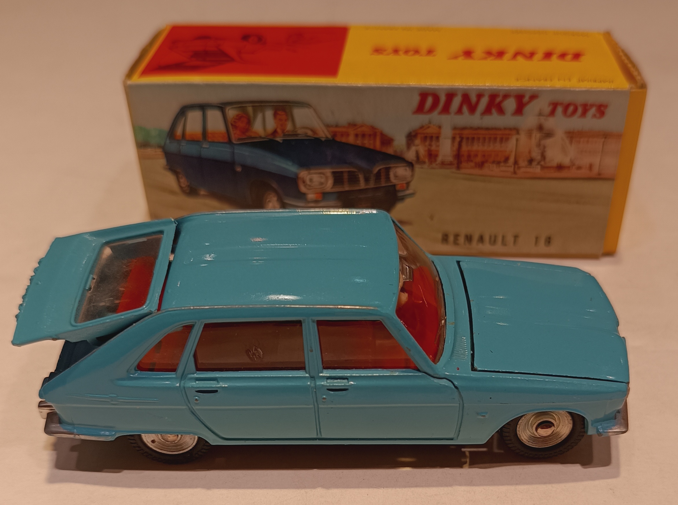 RENAULT R16 DINKY TOYS 1/43