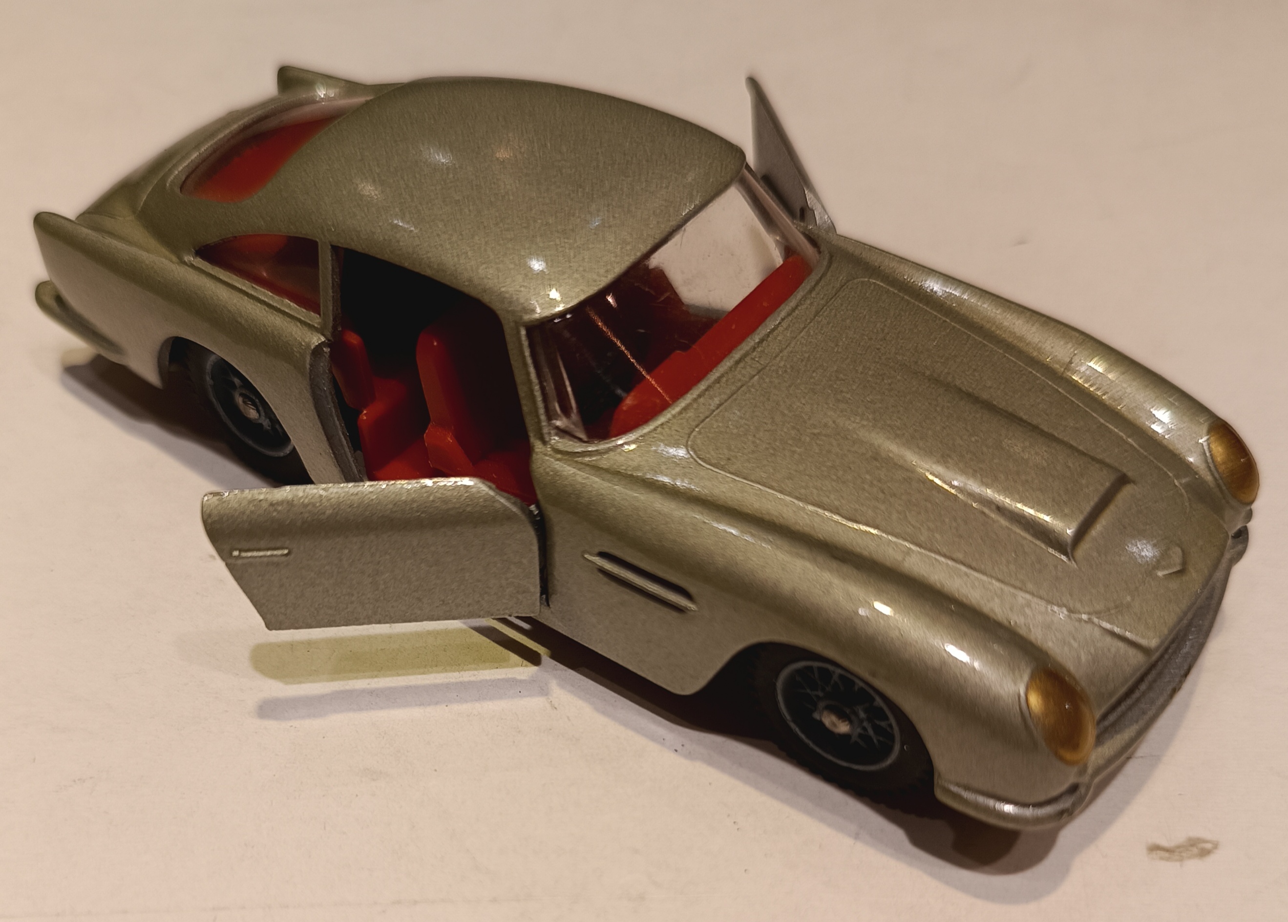 ASTON MARTIN DB5 VANTAGE SOLIDO 1/43
