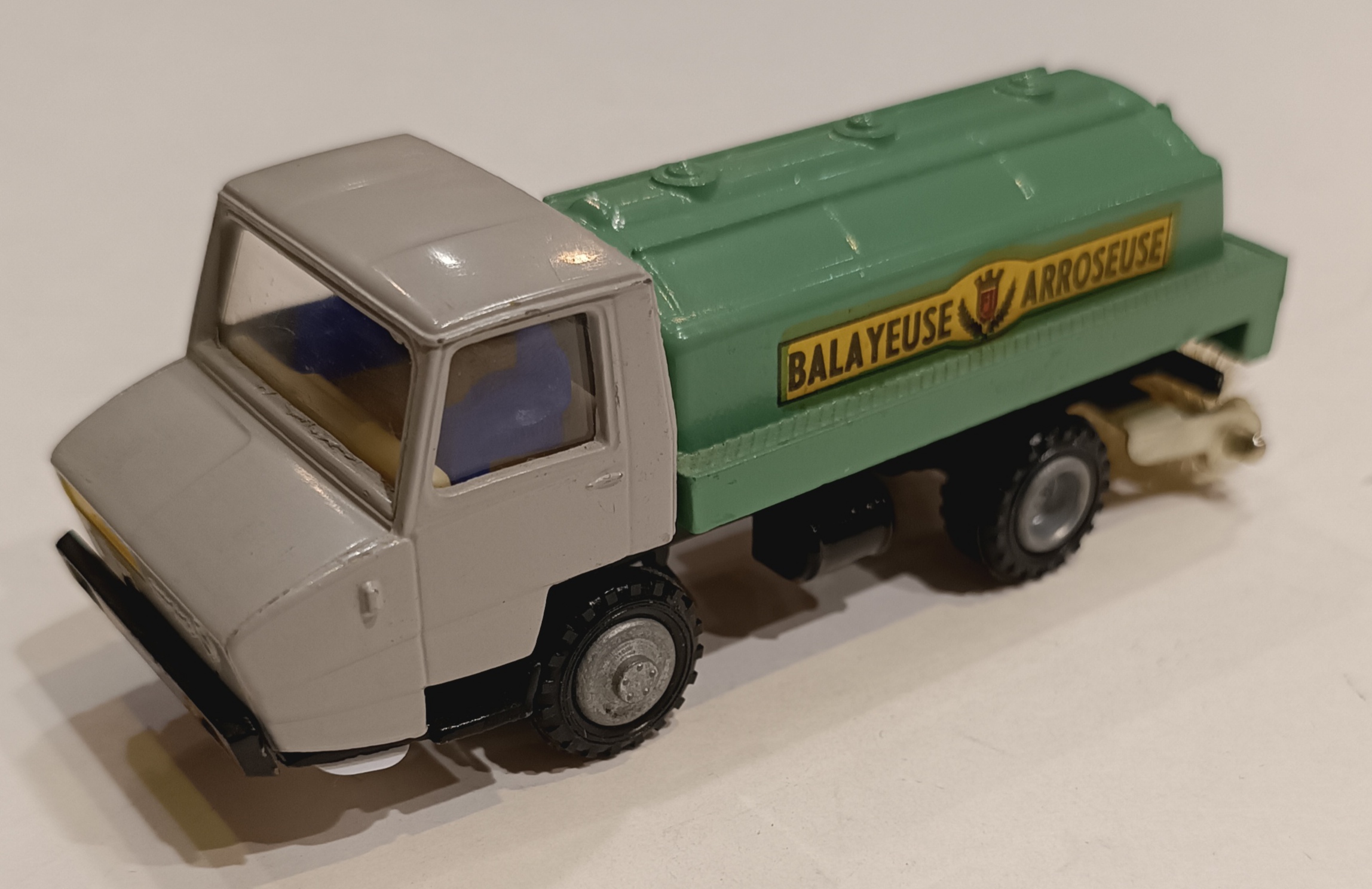 BALAYEUSE ARROSEUSE BERLIET - FRANCE JOUET 1/50