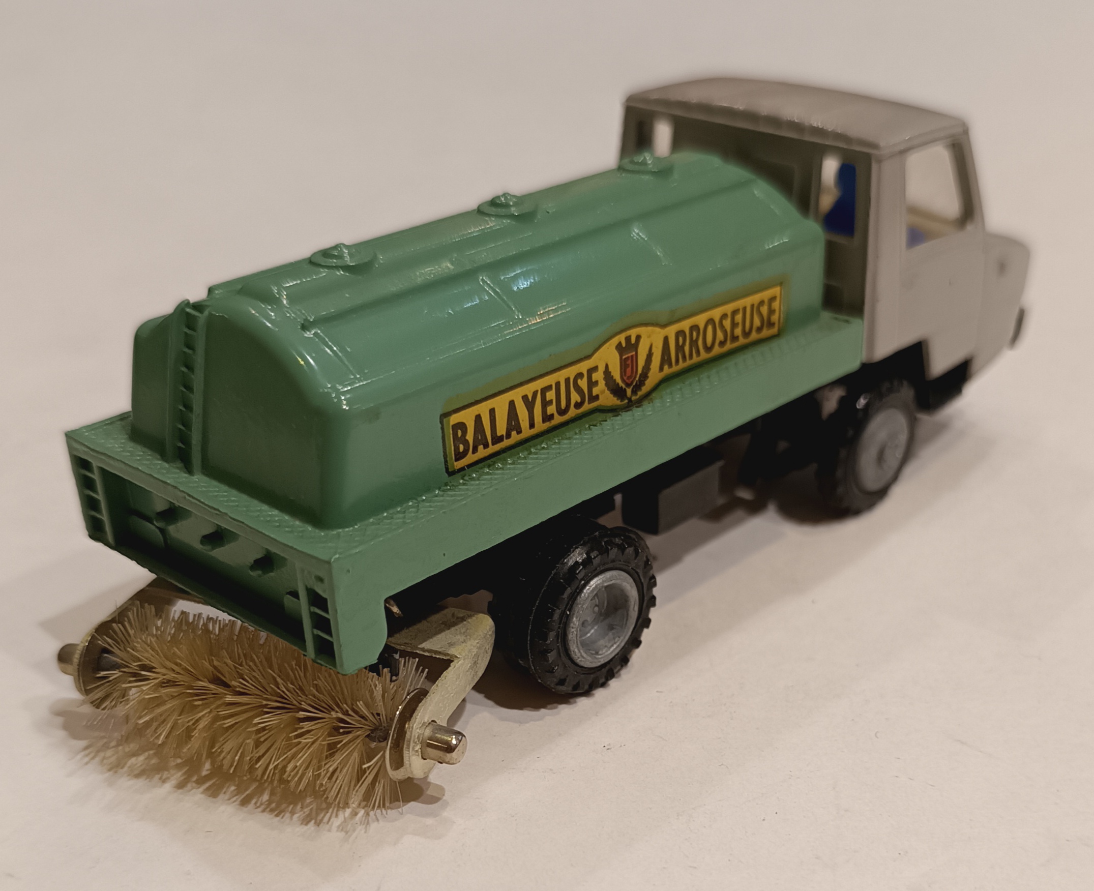 BALAYEUSE ARROSEUSE BERLIET - FRANCE JOUET 1/50
