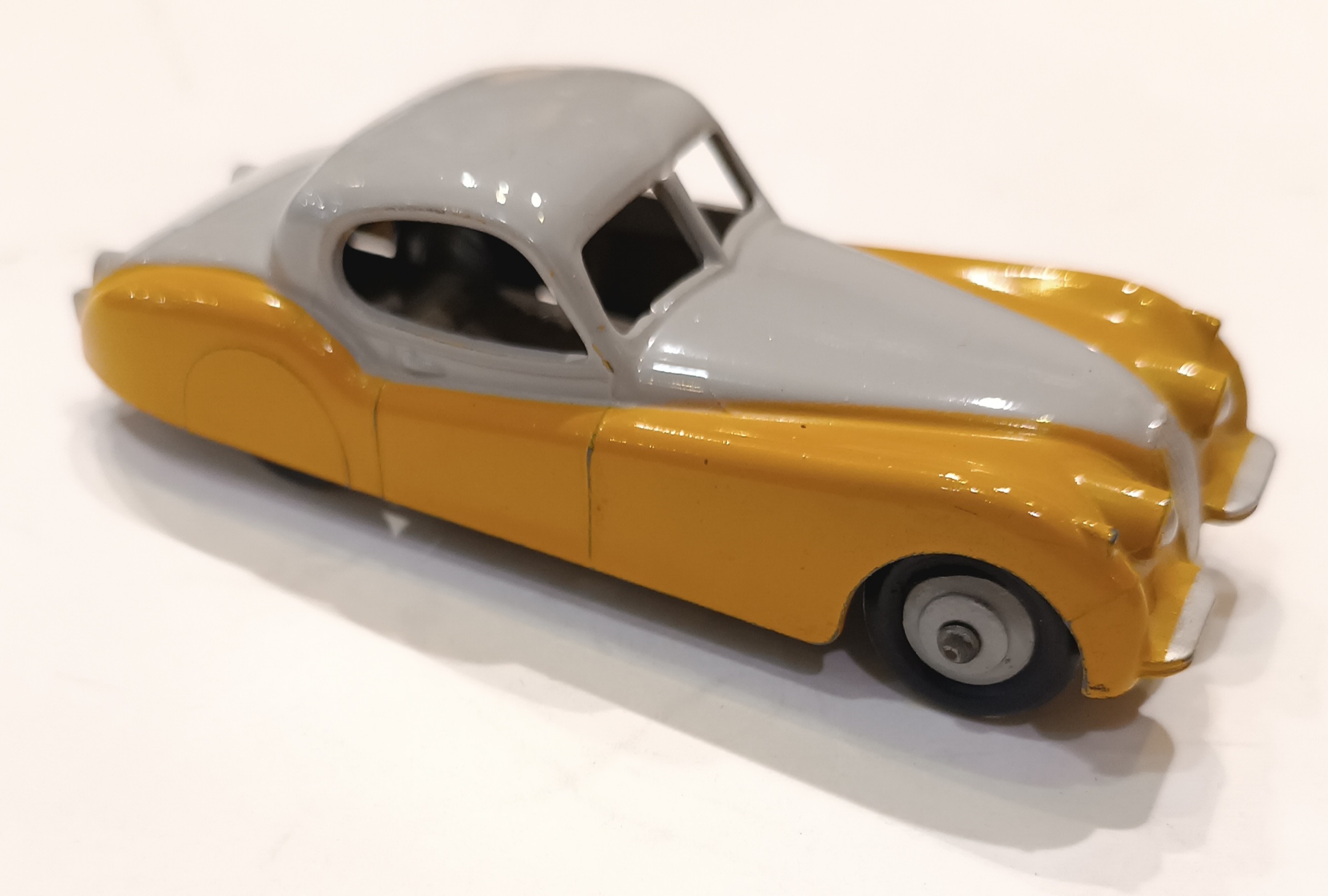 JAGUAR DINKY TOYS 1/43