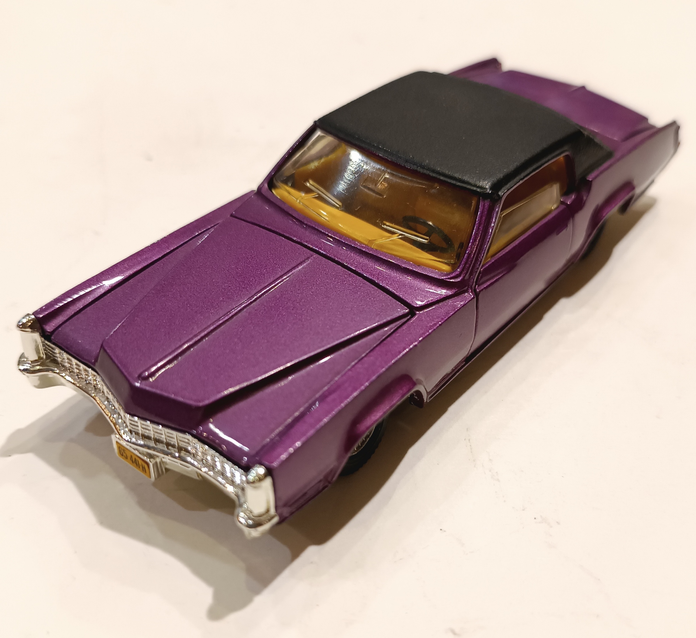 CADILLAC ELDORADO DINKY TOYS 1/43