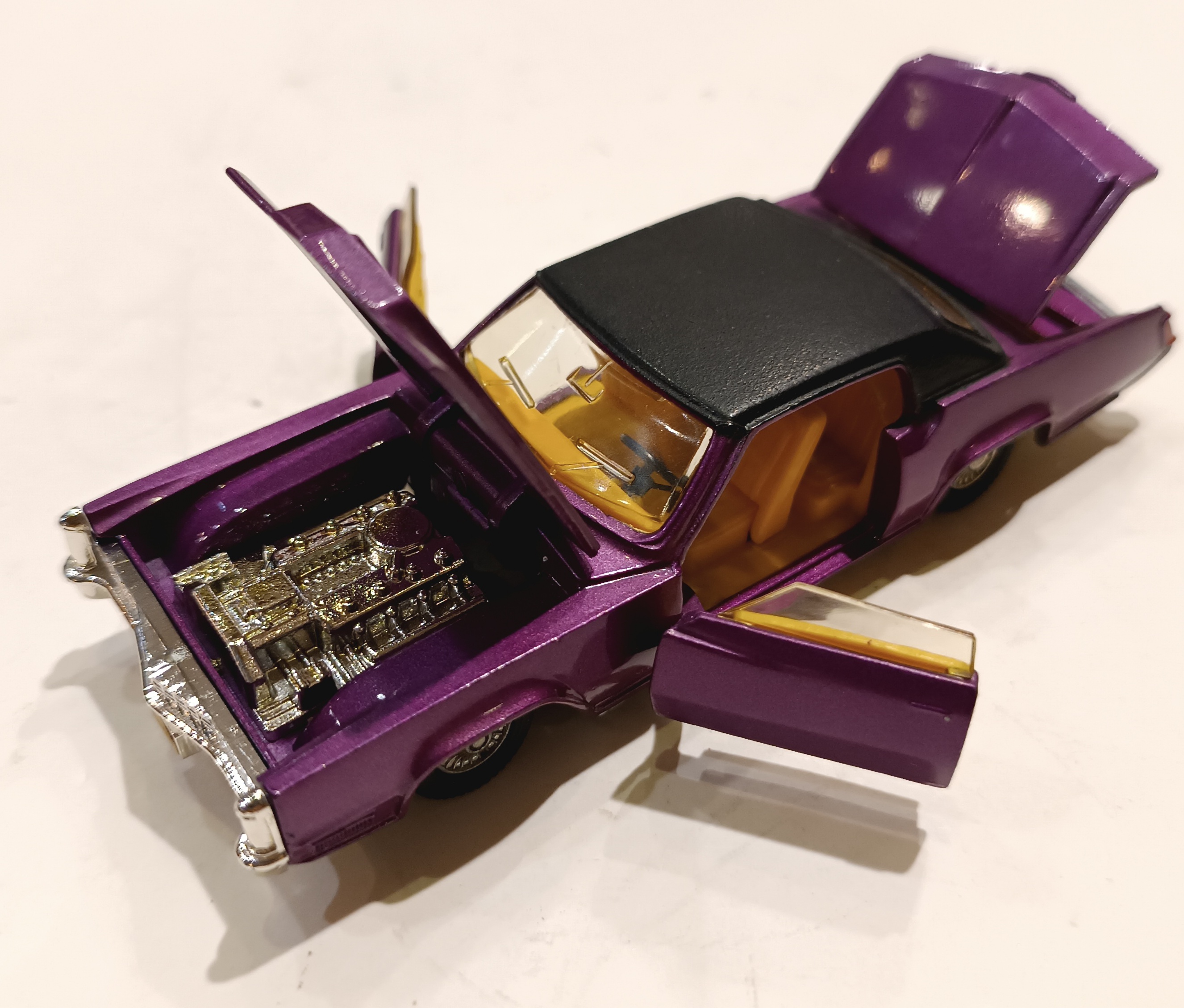 CADILLAC ELDORADO DINKY TOYS 1/43