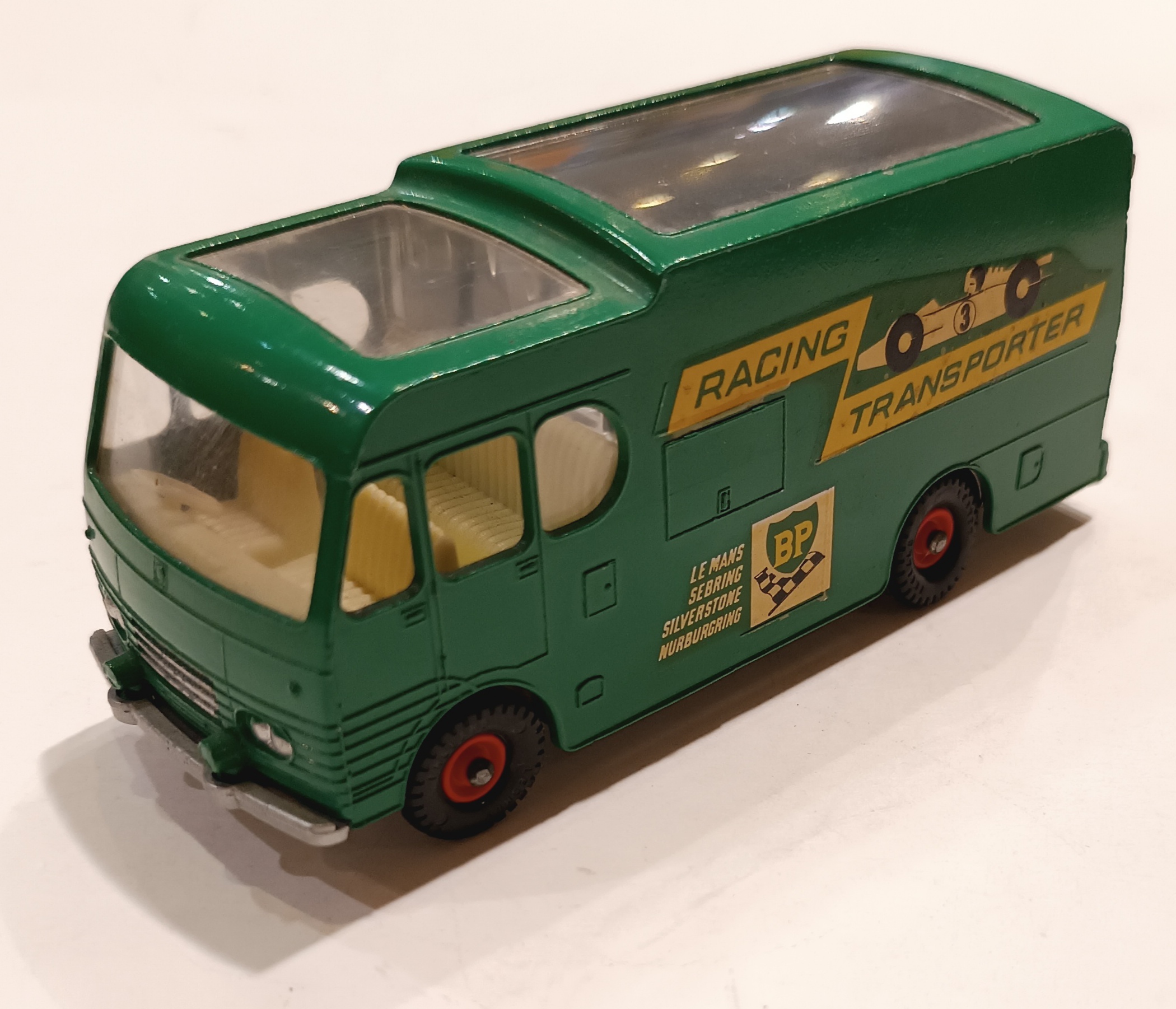 RACING CAR TRANSPORTER MATCHBOX 1/43