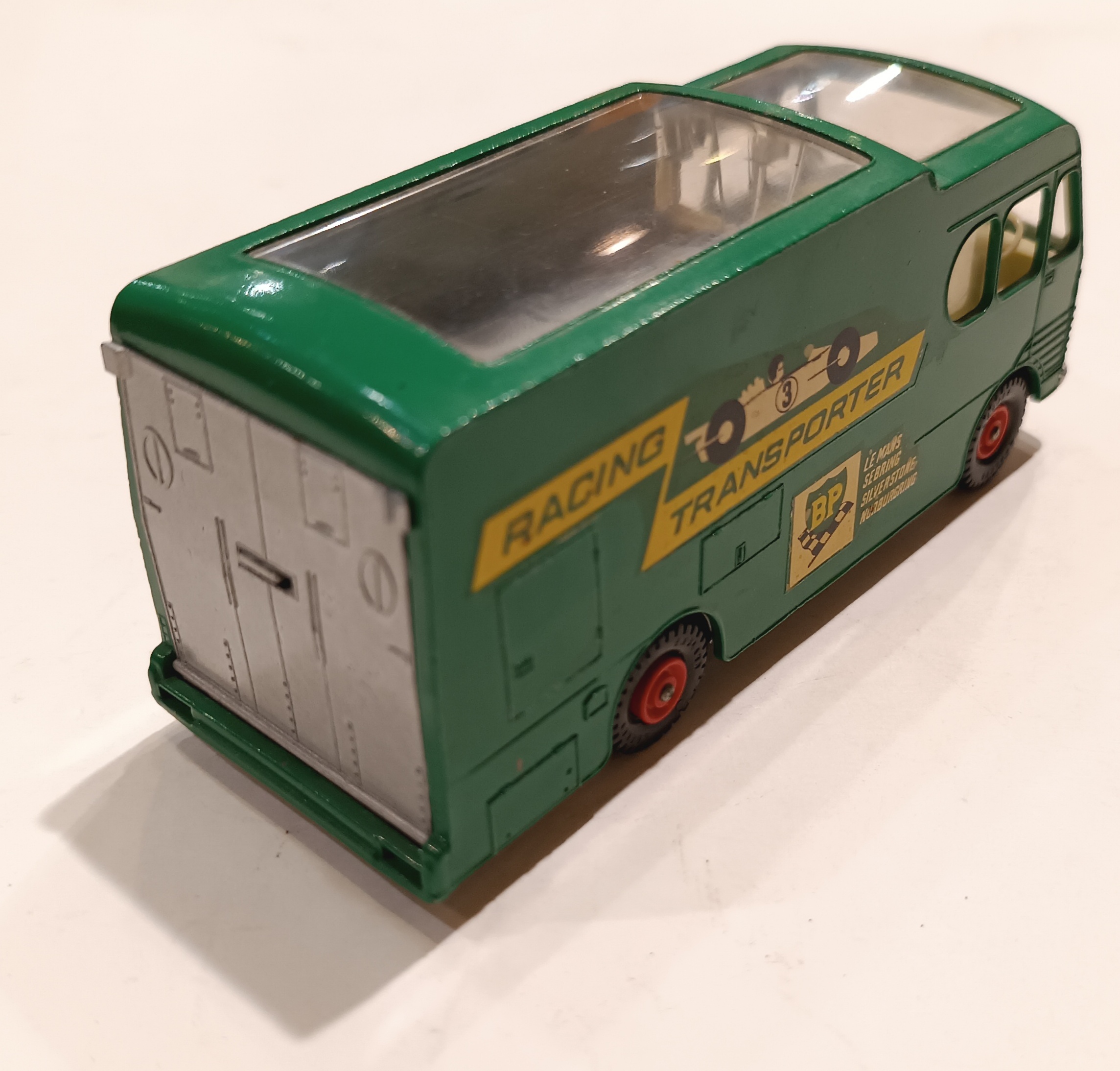 RACING CAR TRANSPORTER MATCHBOX 1/43
