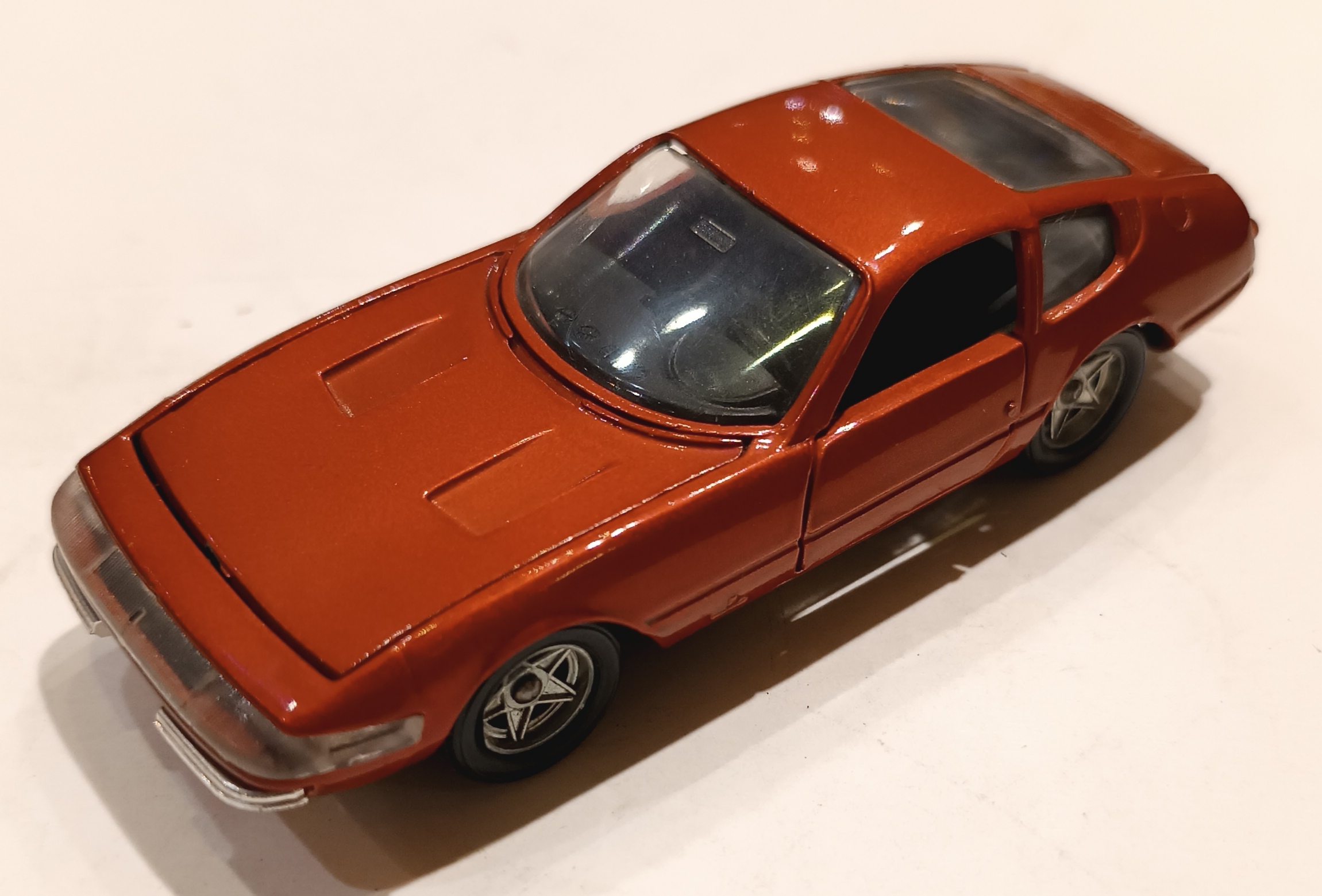 FERRARI 365 GTB4 SOLIDO 1/43