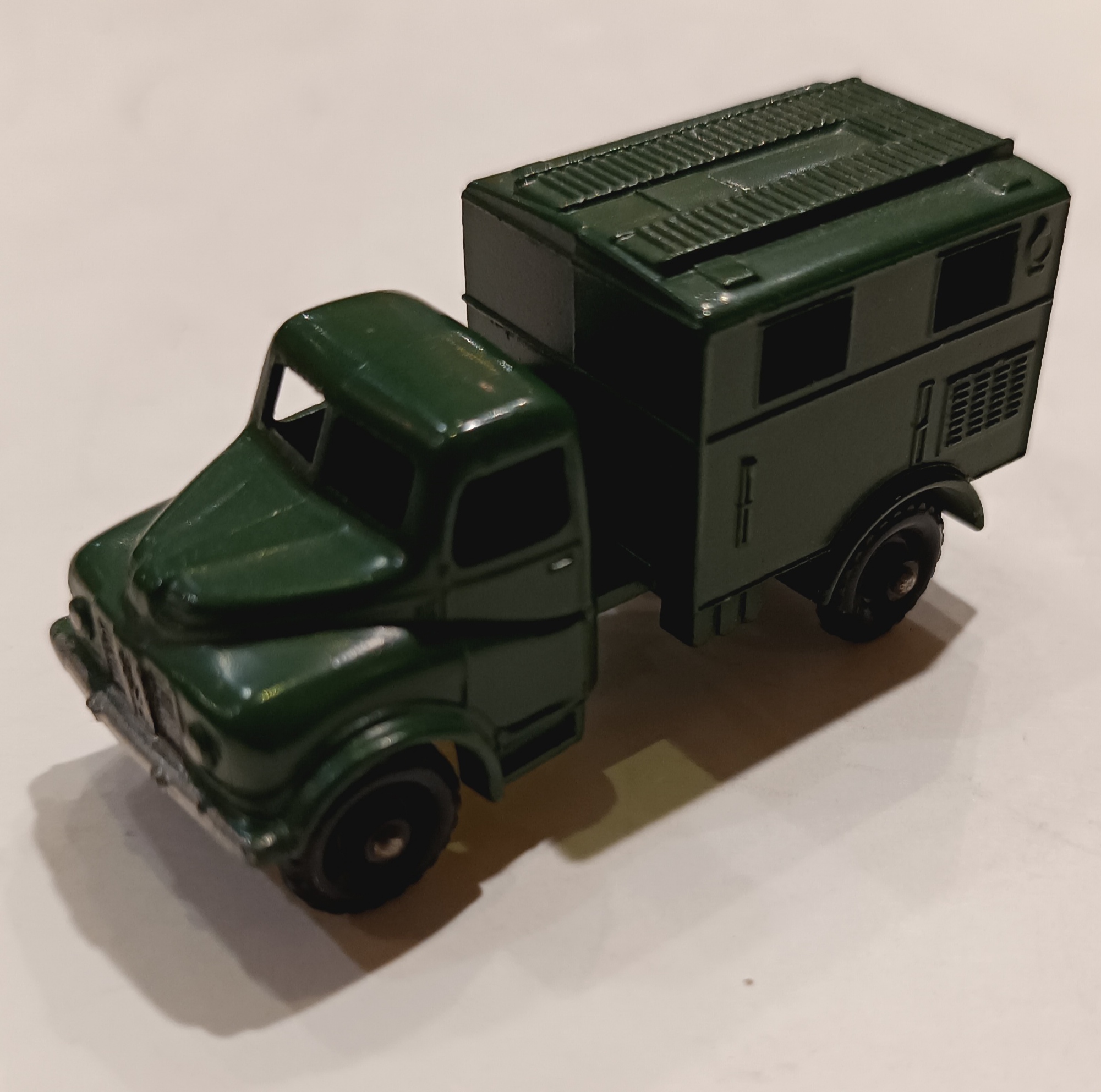 AUSTIN MK2 RADIO TRUCK MATCHBOX 1/64