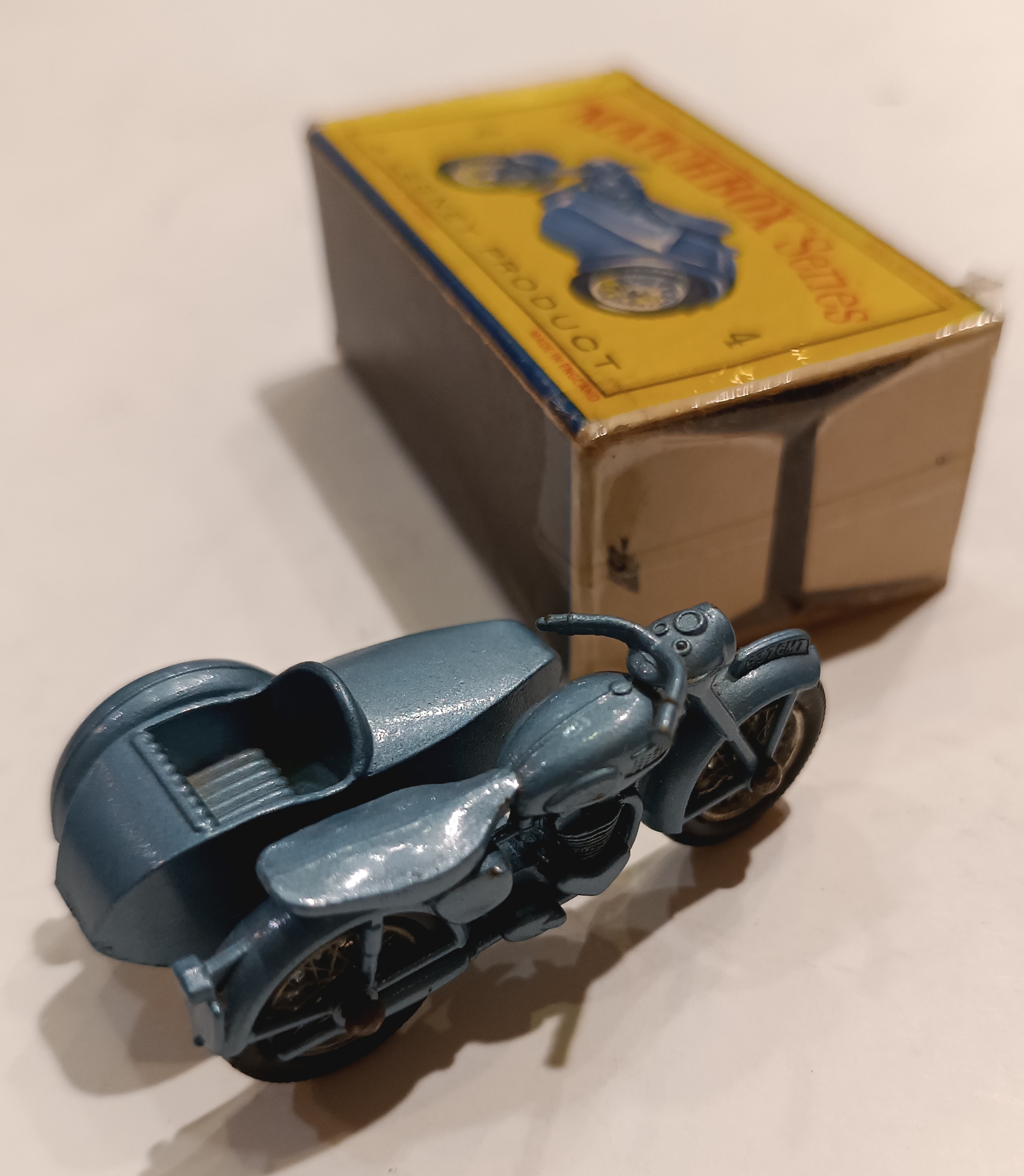 TRIUMPH T110 MOTORCYCLE AND SIDECAR MATCHBOX 1/