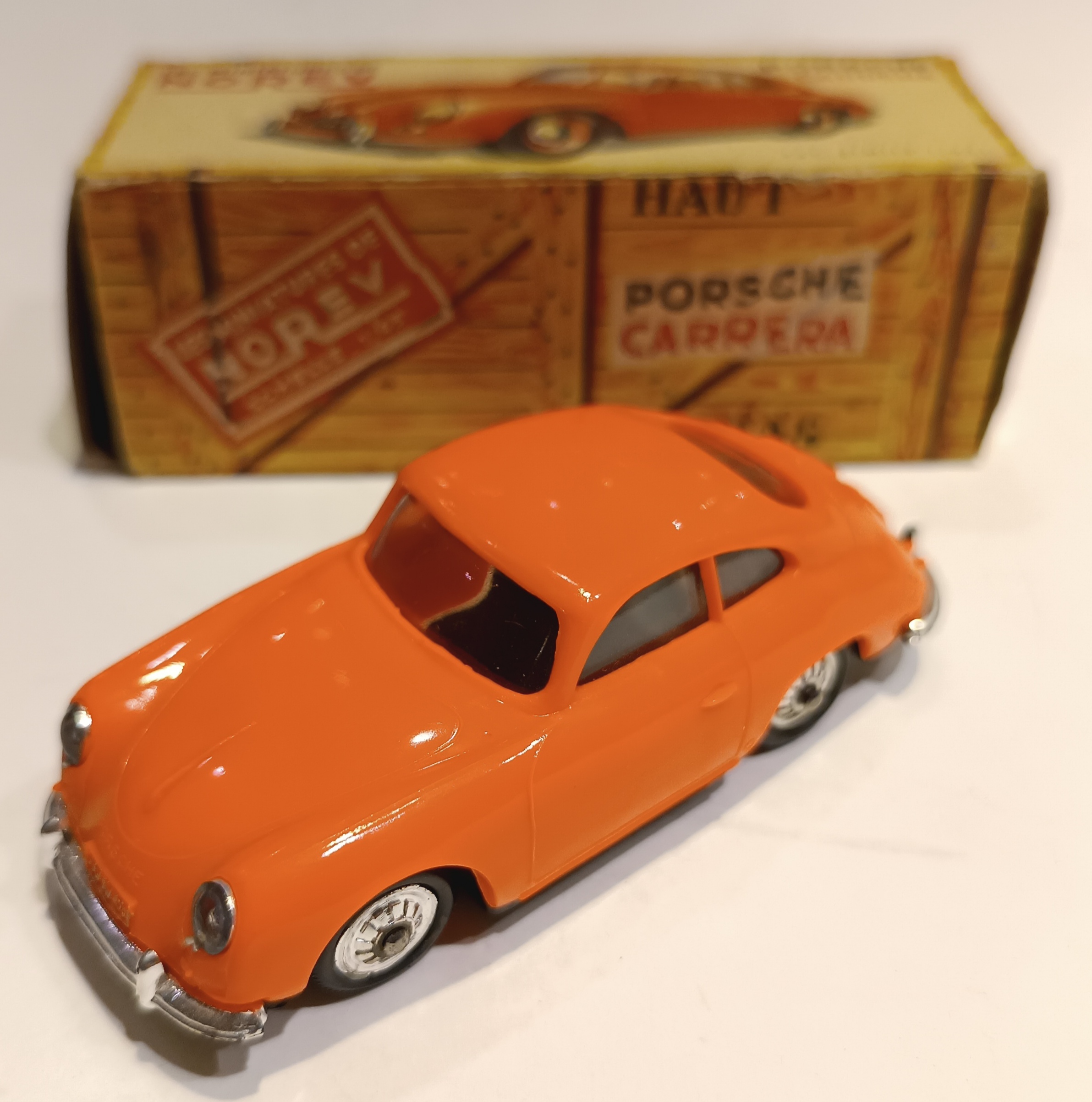 Porsche carrera 1500 orange fluo Norev 1/43