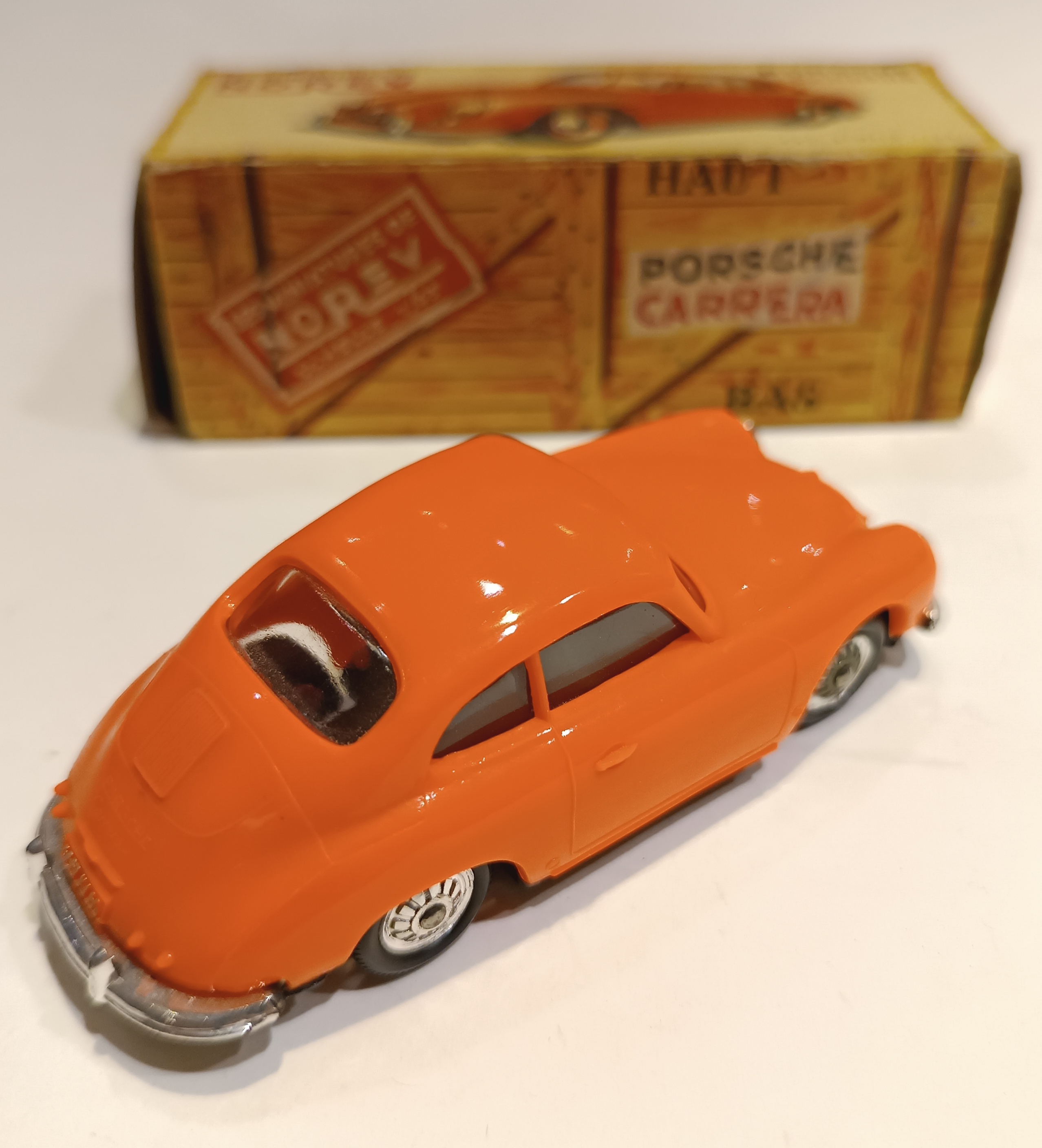 Porsche carrera 1500 orange fluo Norev 1/43