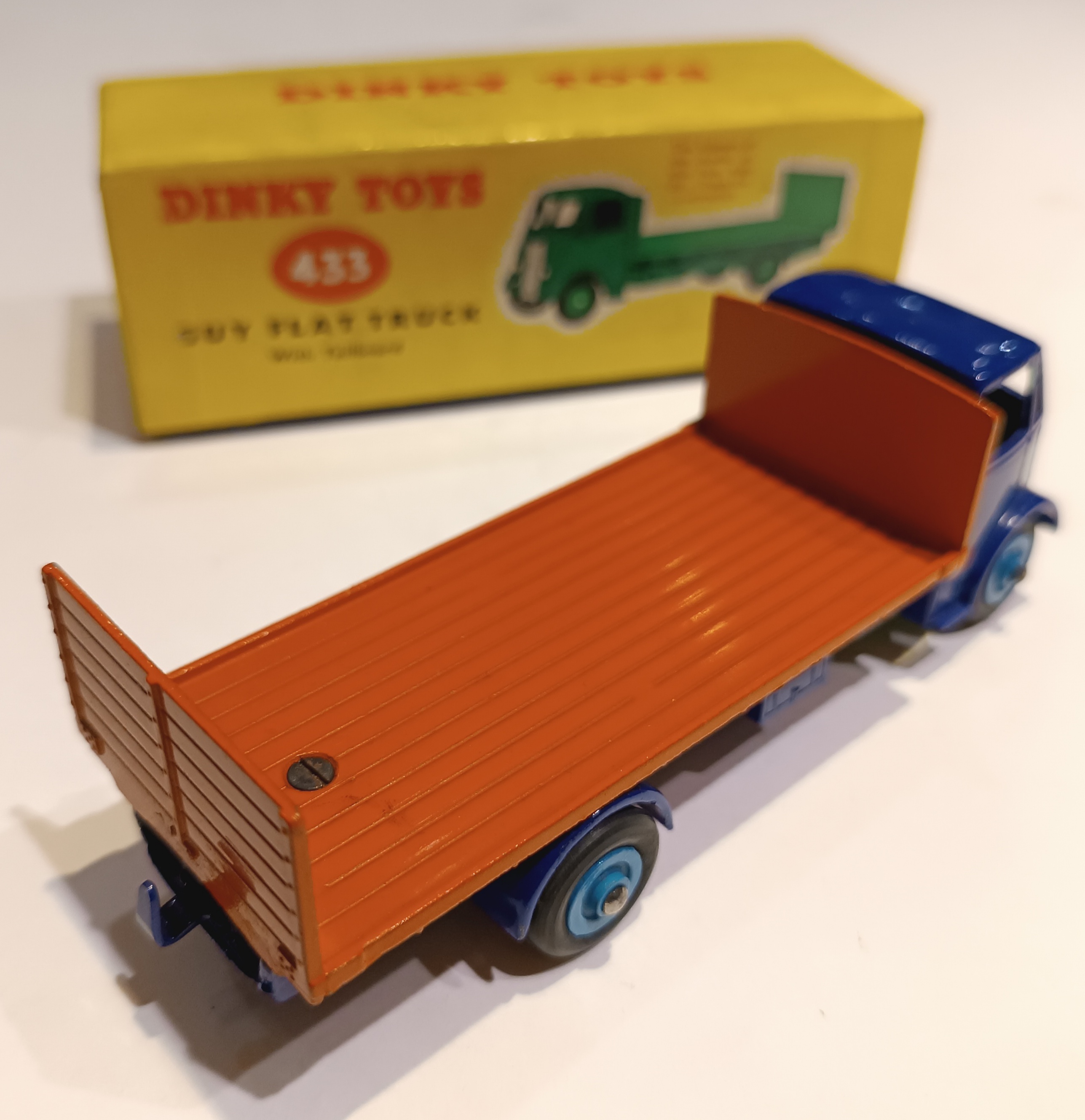 Guy flat truck bleu Dinky 1/43