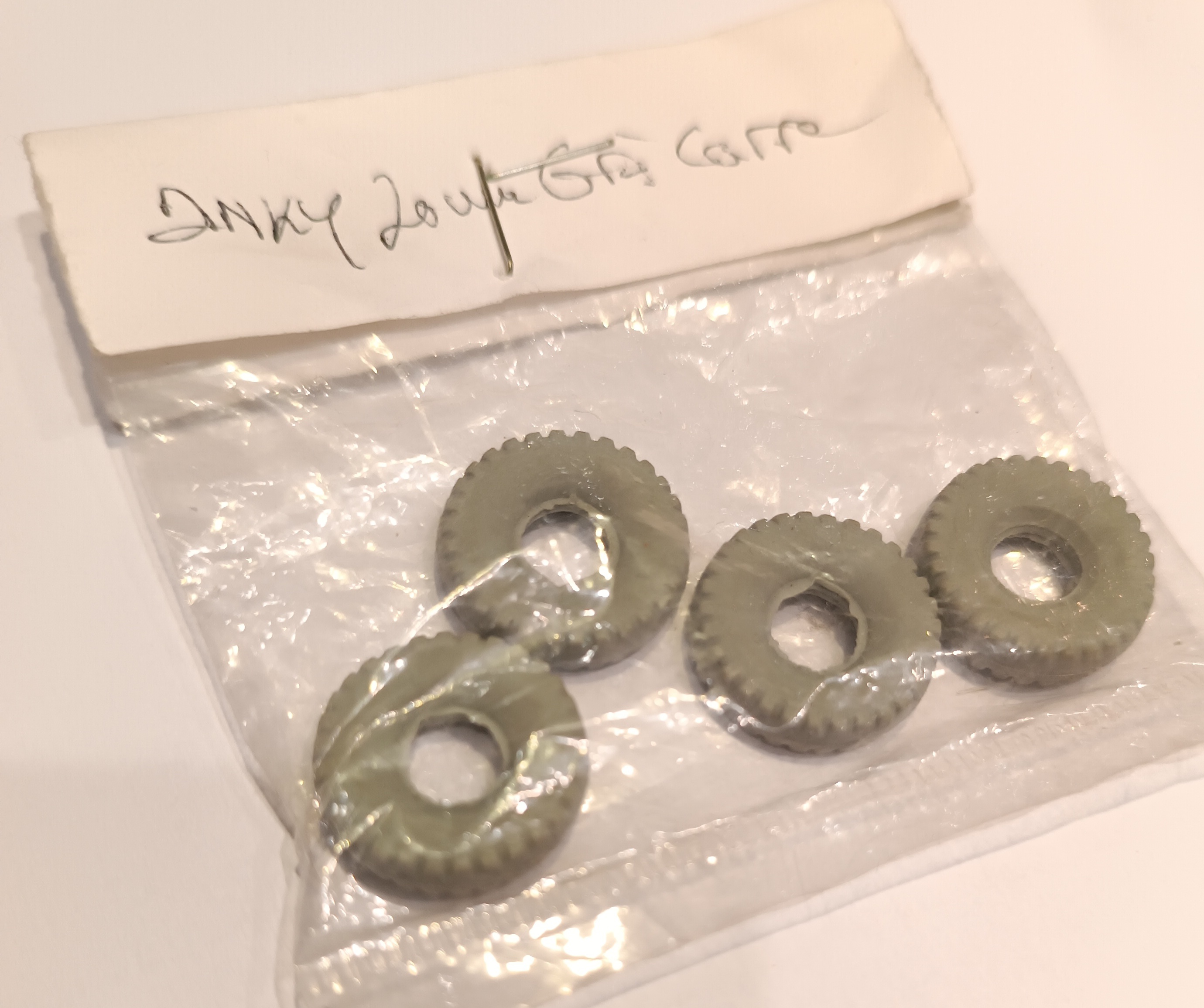 Pneus carrés (x4) Dinky