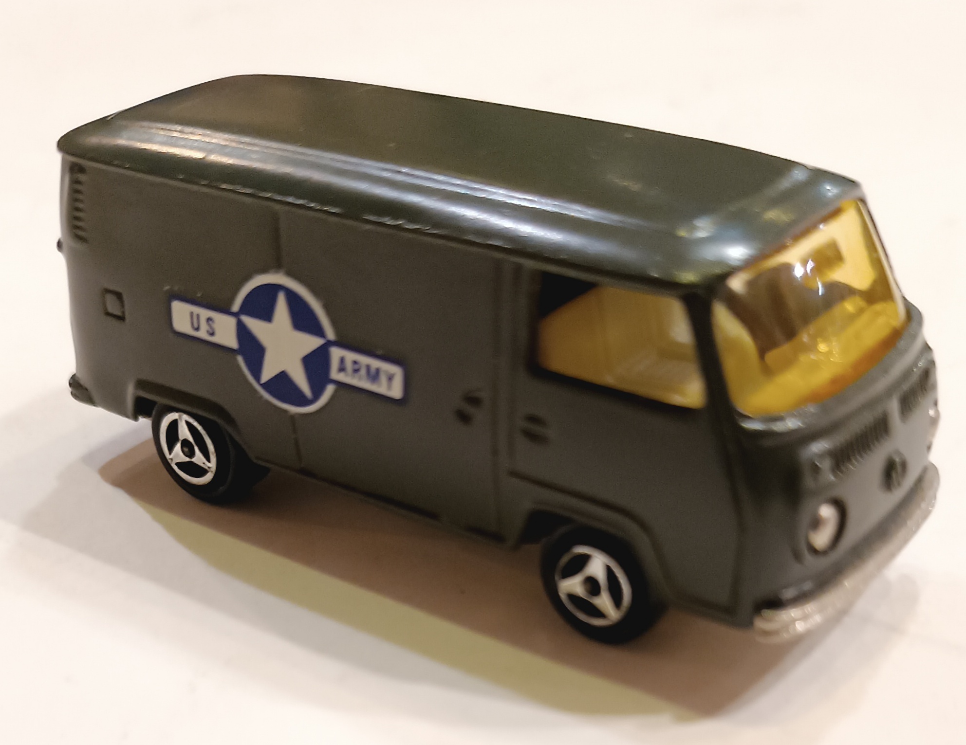 FOURGON VW MAJORETTE 1/60