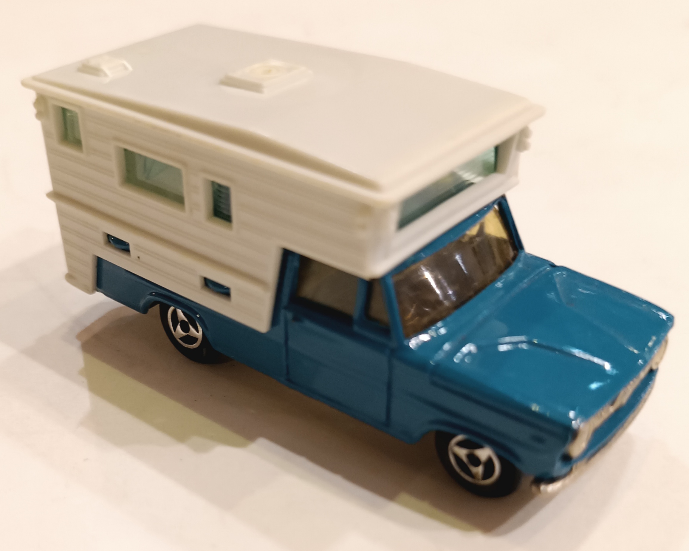 CAMPING CAR MAJORETTE 1/80