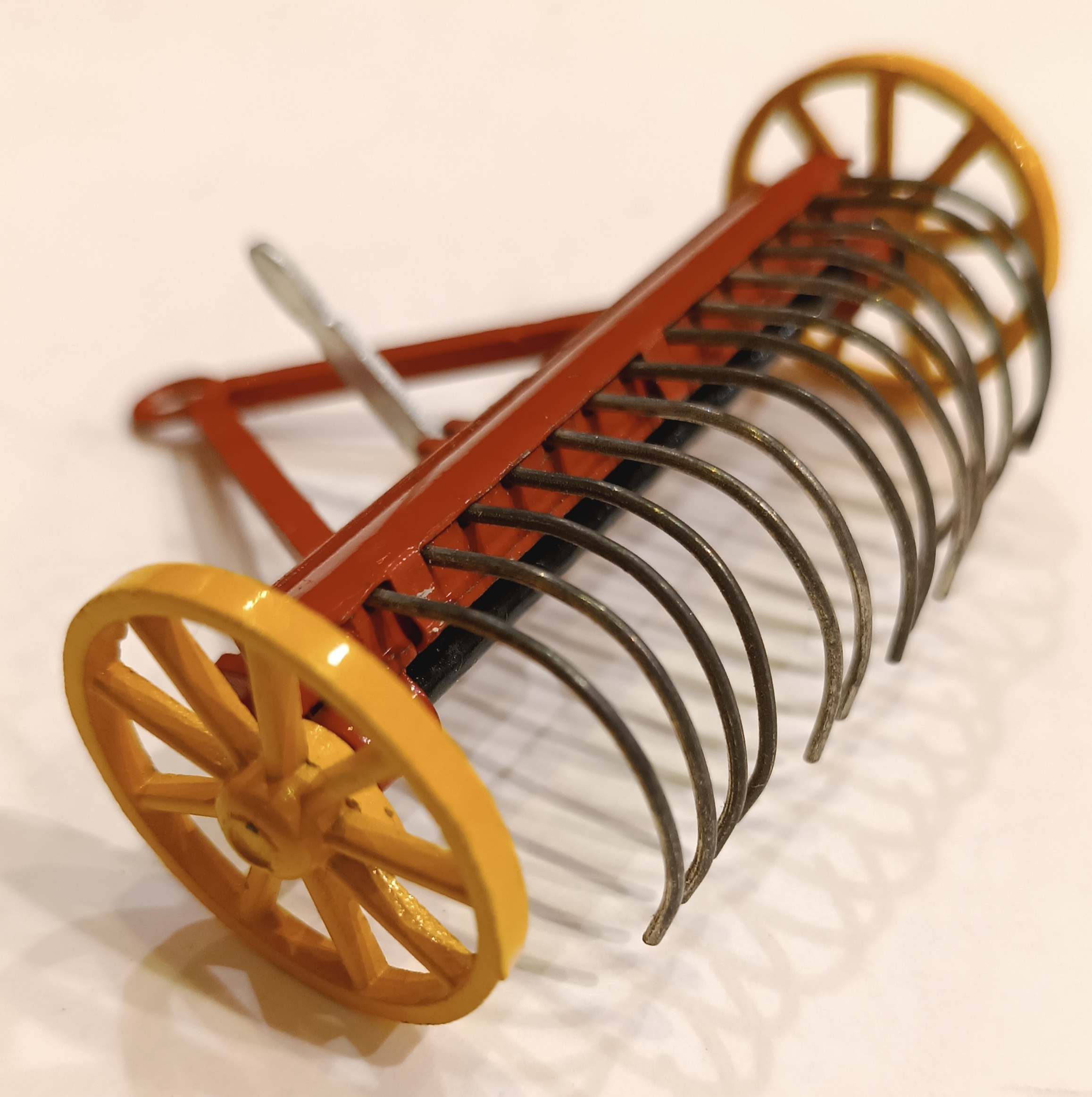 RATEAU A FOIN DINKY 1/43