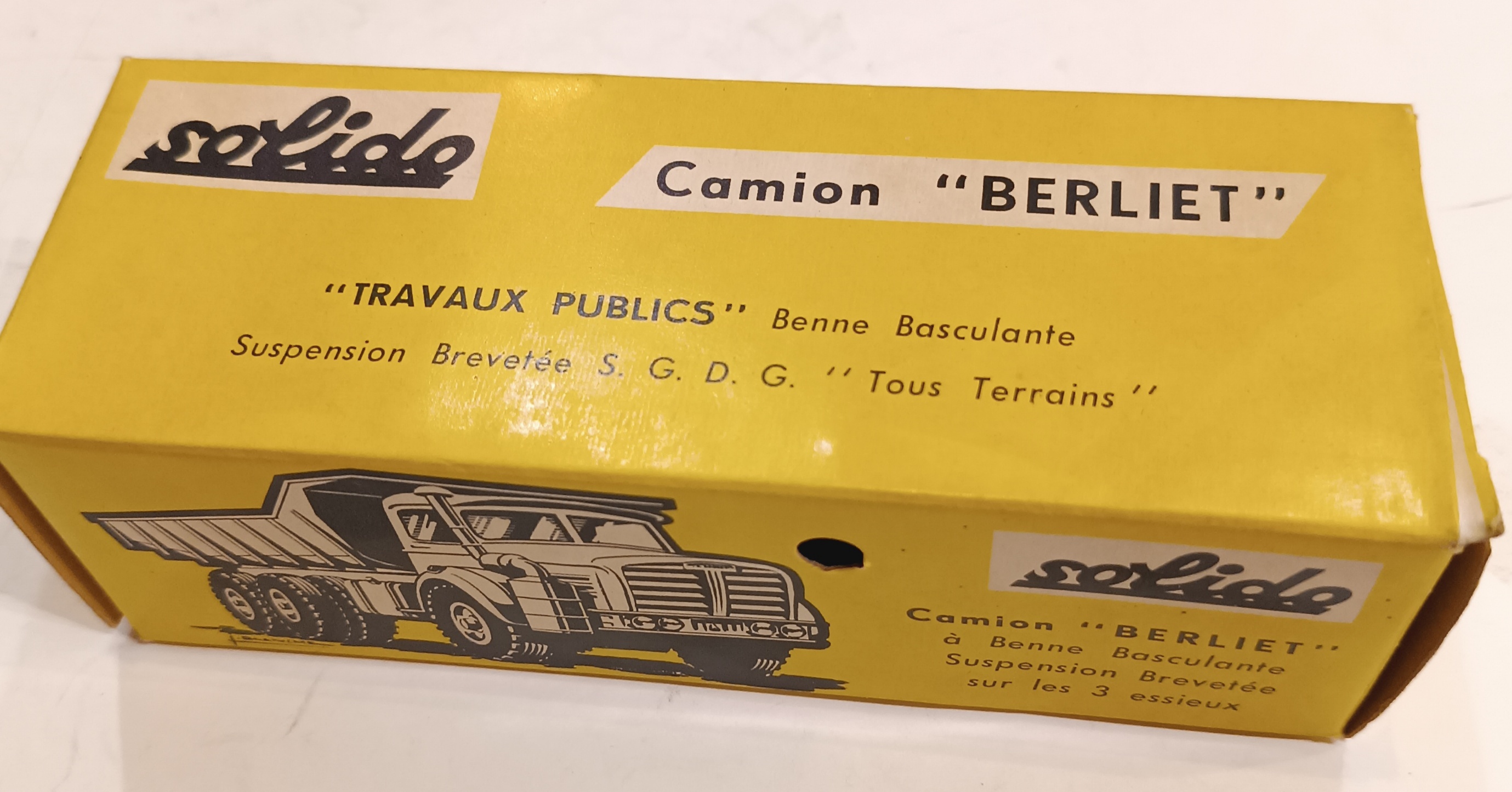 BERLIET JAUNE  BENNE BASCULANTE SOLIDO 1/43