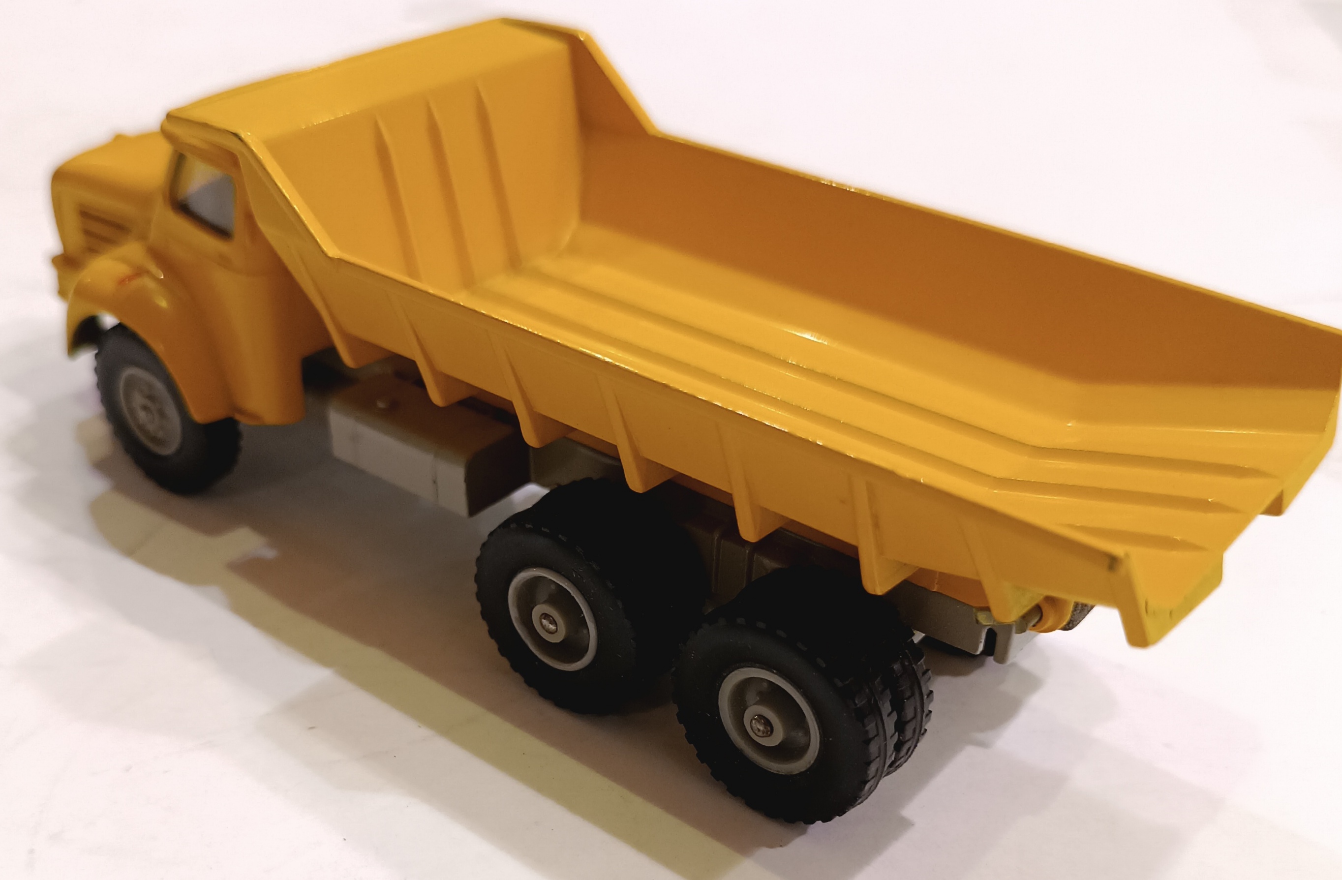 BERLIET JAUNE  BENNE BASCULANTE SOLIDO 1/43