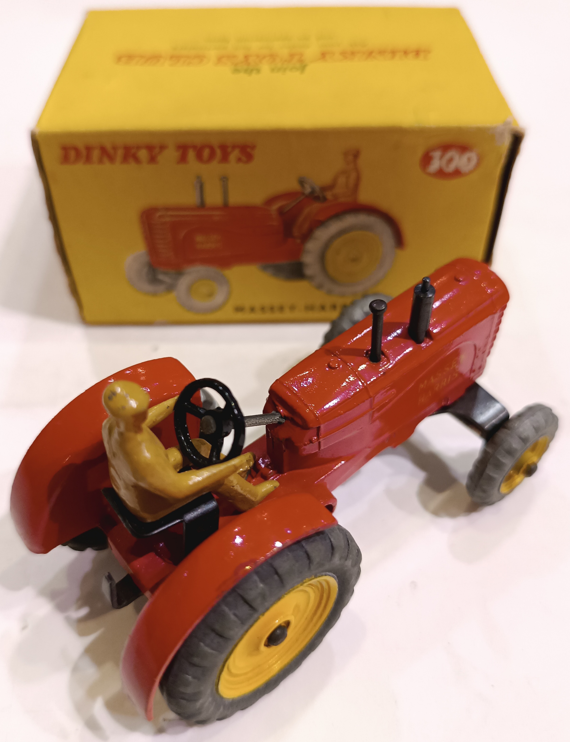 MASSEY-HARRIS TRACTEUR DINKY 1/43