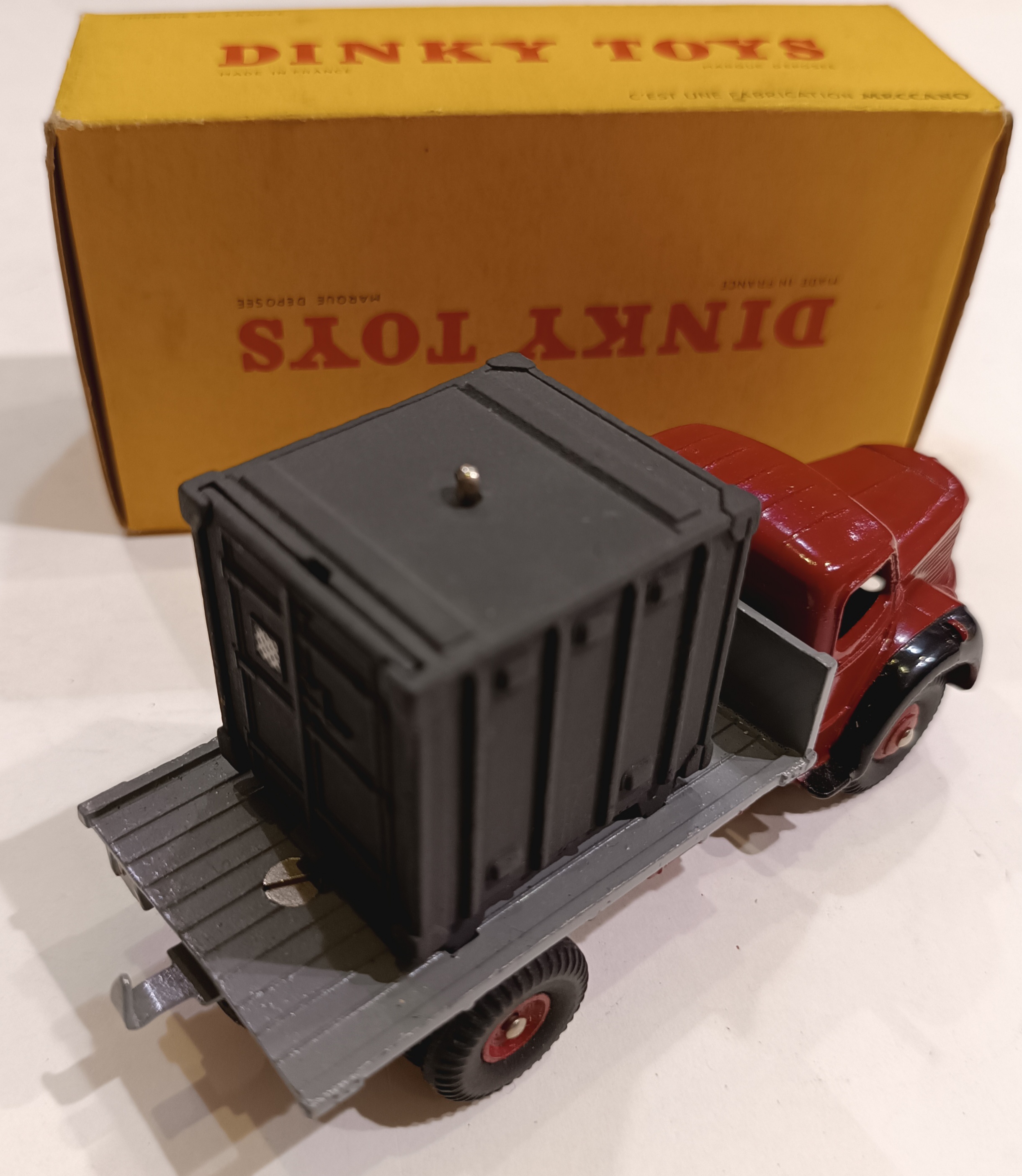 PLATEAU BERLIER AVEC CONTAINER DINKY 1/43