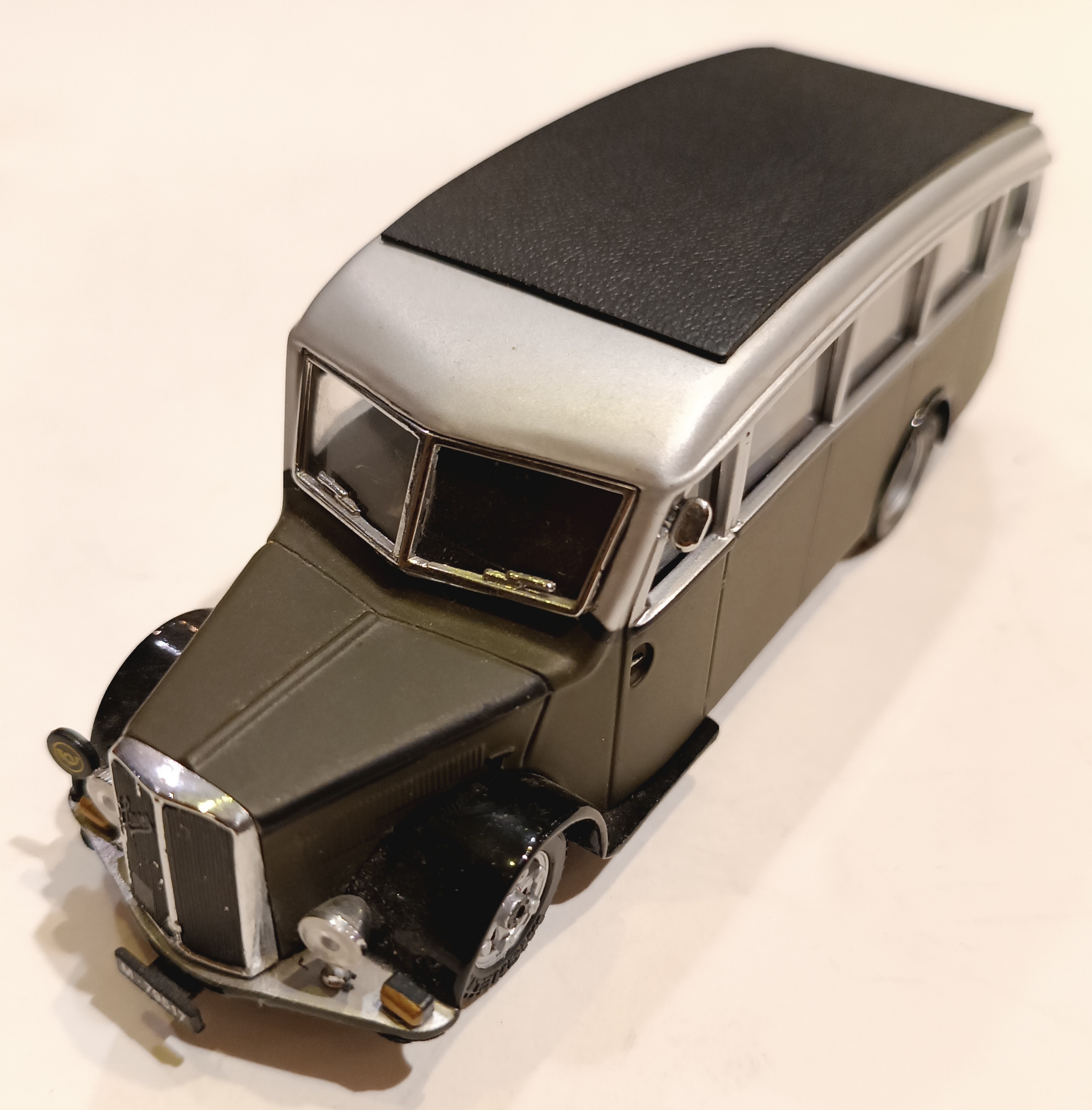 AUTOCAR MILITAIRE SUISSE SAURER VITESSE 1/43