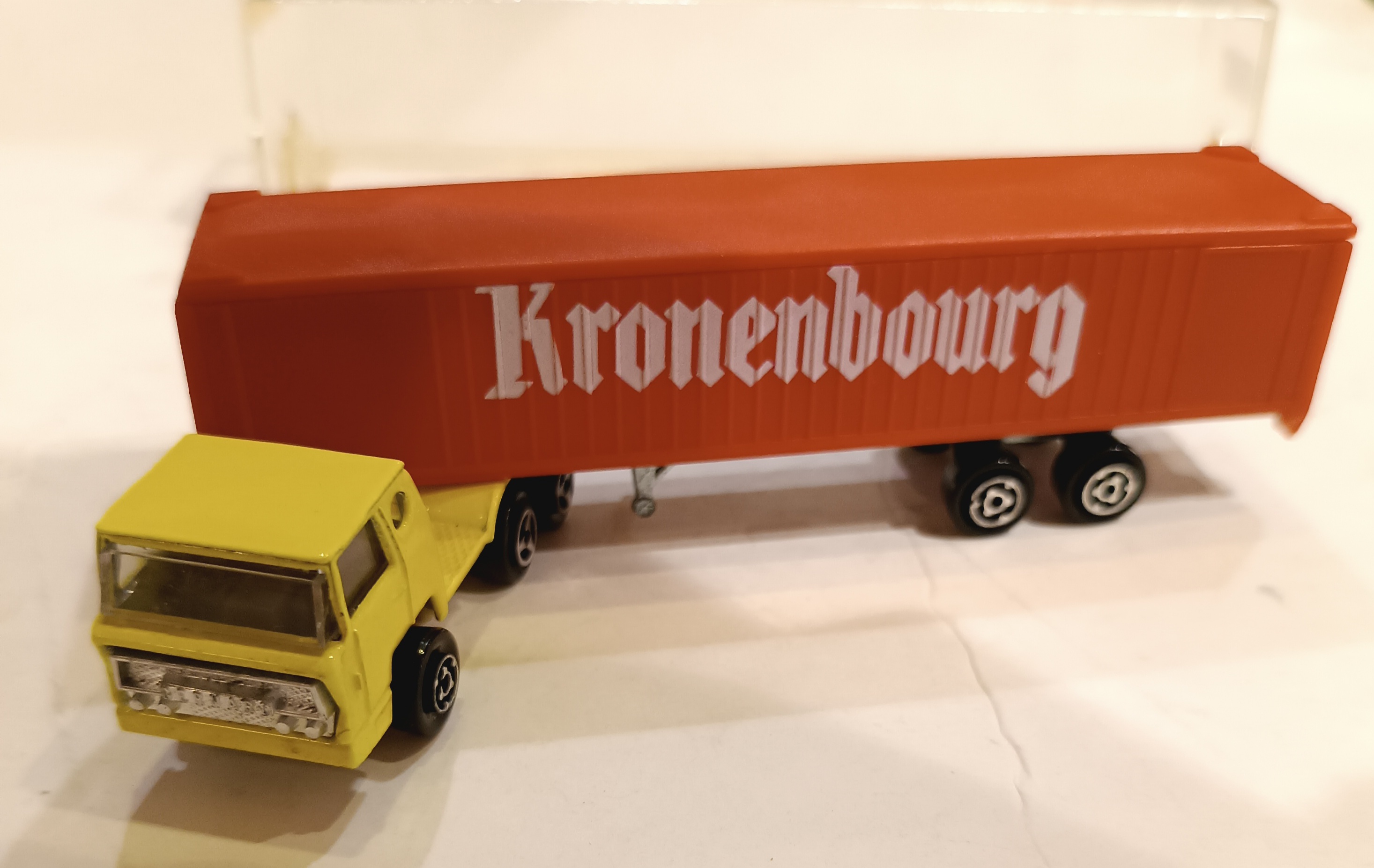 CAMION BERNARD KRONENBOURG MAJORETTE 1/64