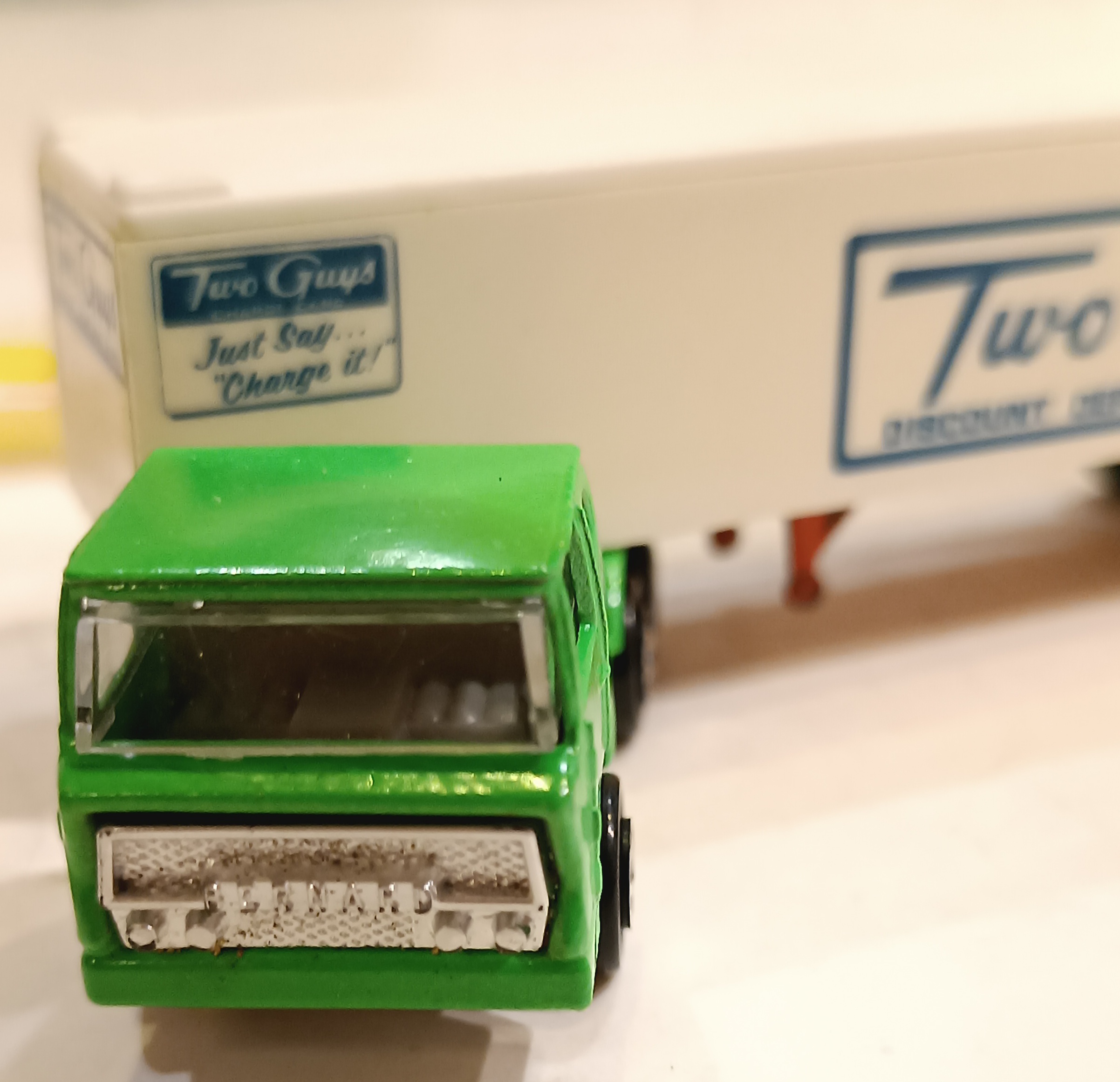 CAMION BERNARD TWO GUYS MAJORETTE 1/64