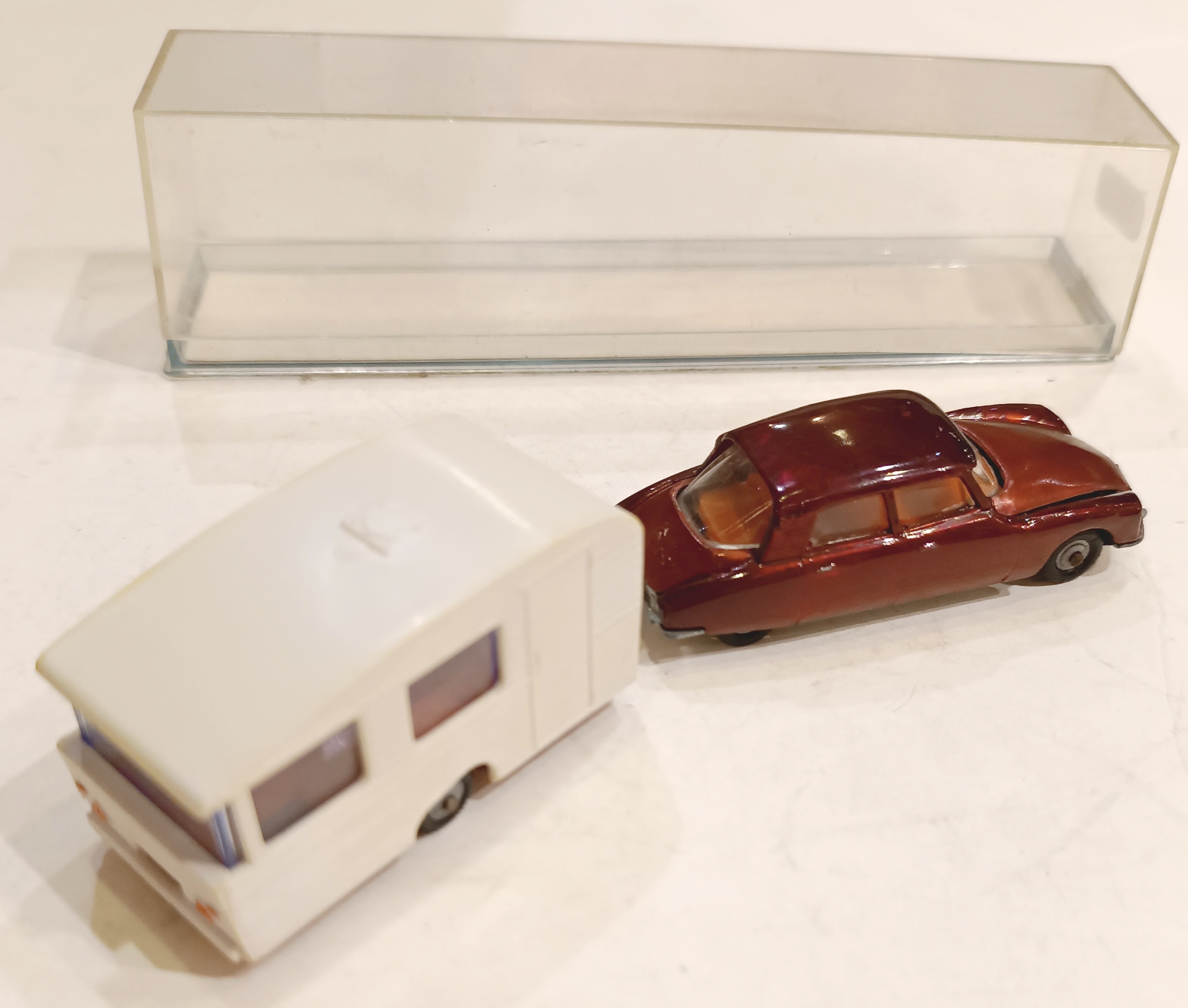 CITROEN DS ET CARAVANE MAJORETTE 1/64