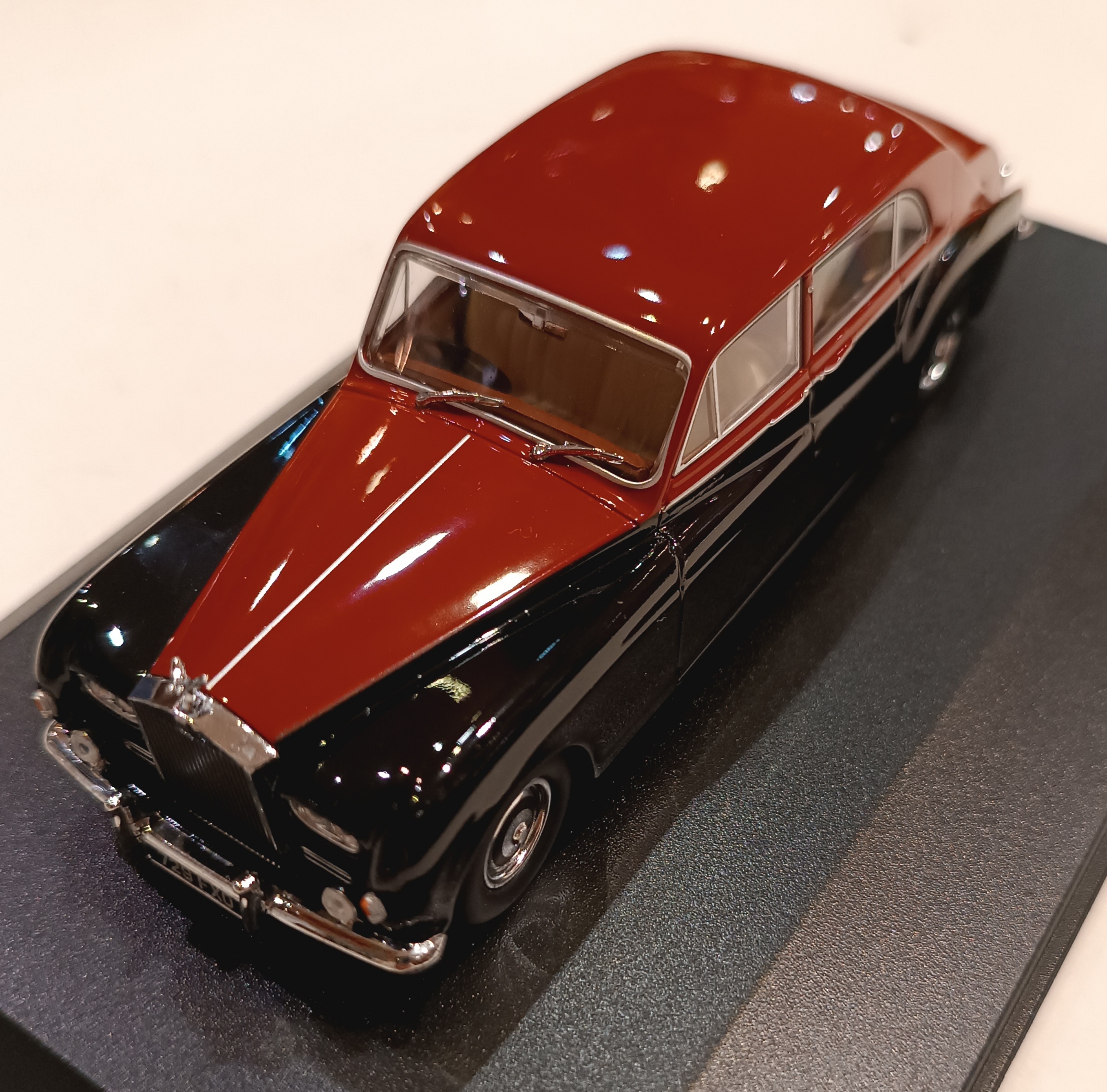 ROLLS ROYCE PHANTOM V JAMES YOUNG CLARET / BLACK OXFORD 1/43