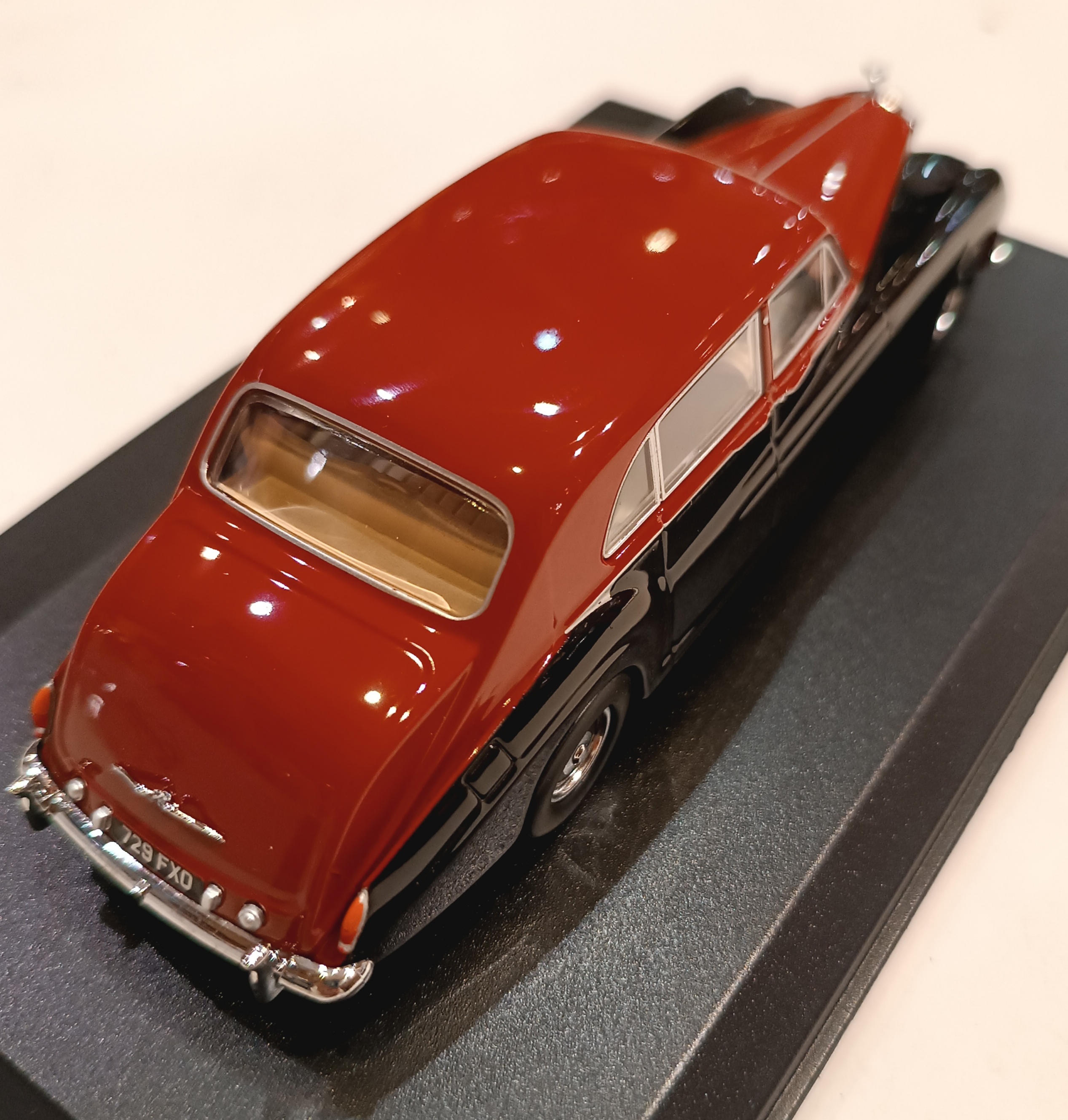 ROLLS ROYCE PHANTOM V JAMES YOUNG CLARET / BLACK OXFORD 1/43